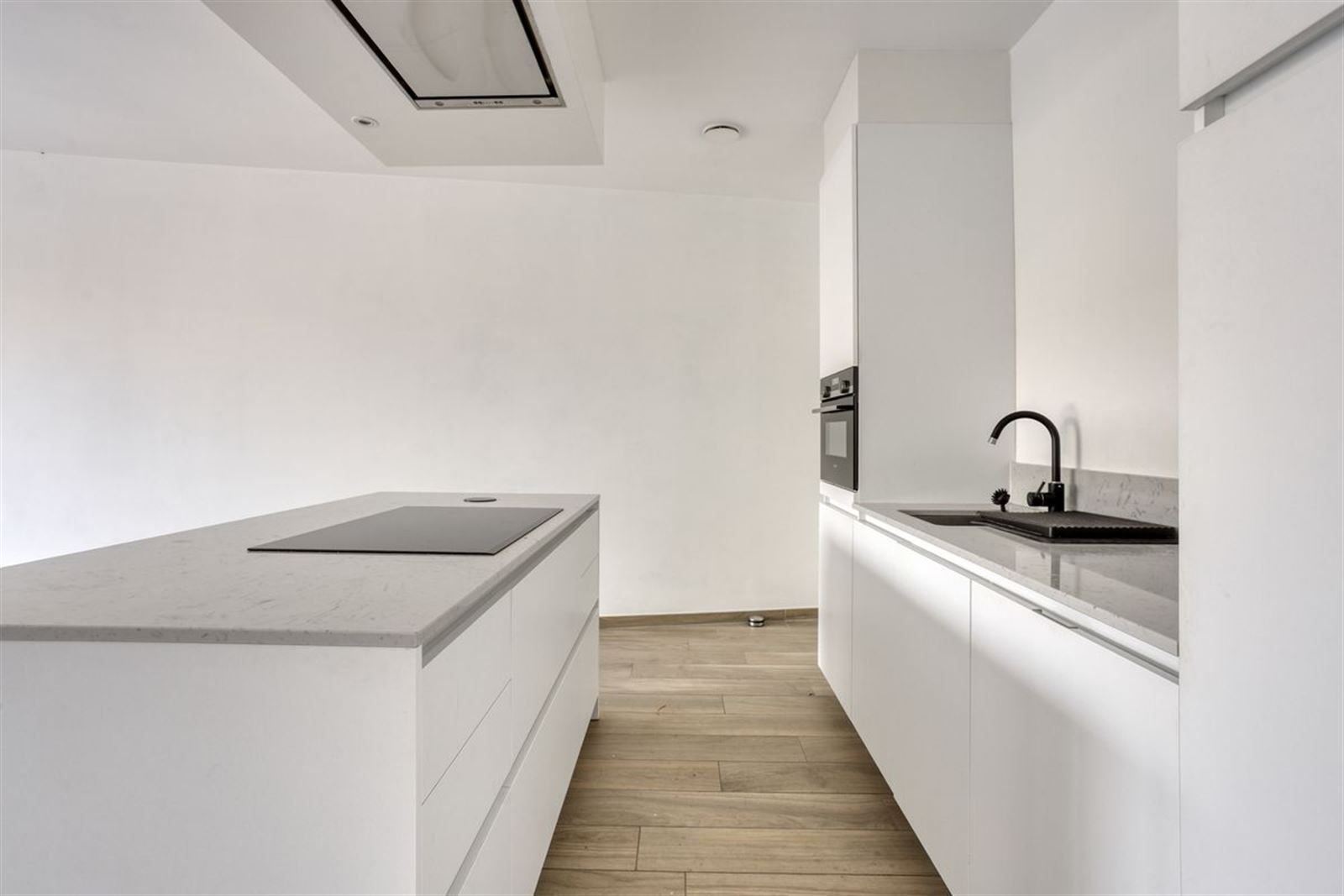 Gelijkvloers 1 slaapkamer appartement met tuin  foto 4