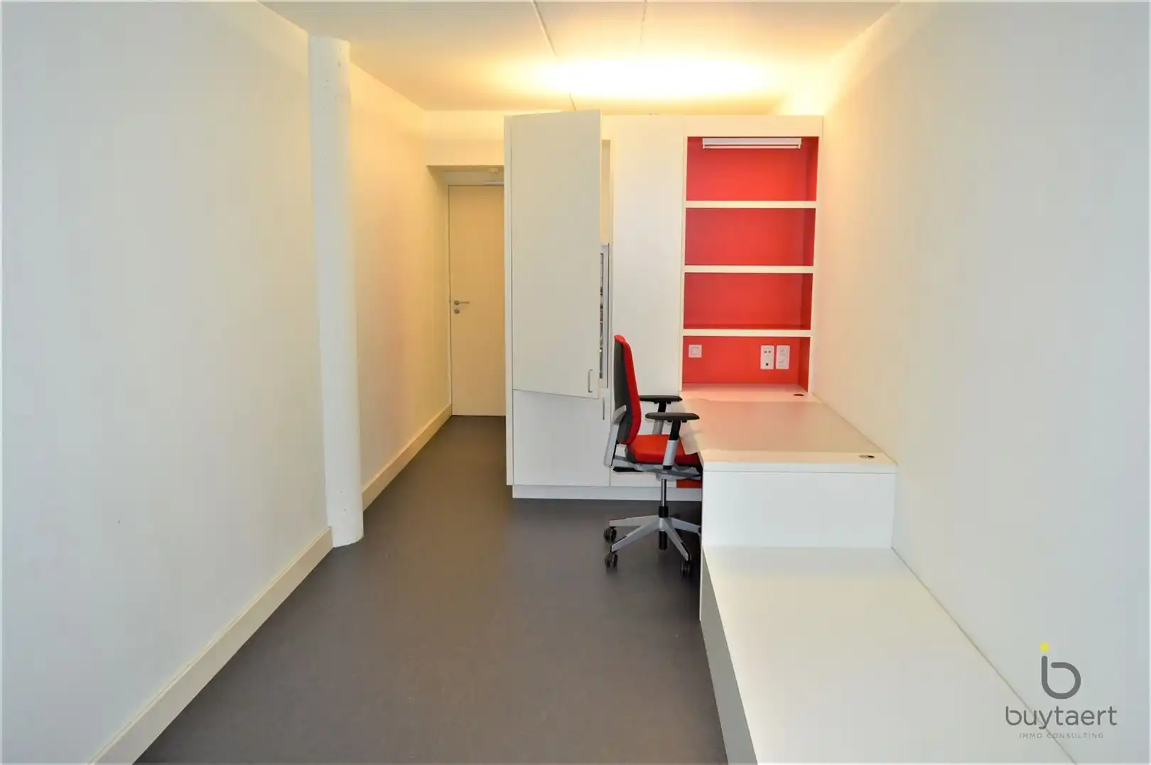 Gelijkvloers gemeubeld KOT te koop nabij de Universiteiten te Antwerpen! foto {{pictureIndex}}