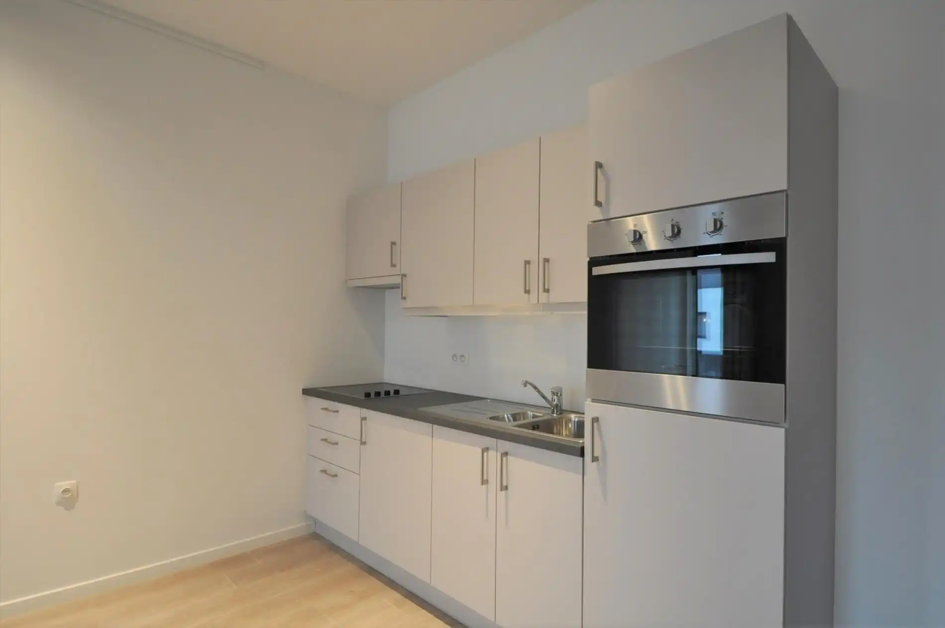 Pico bello service flat (nieuwbouw) in een prachtige groene omgeving. foto 3