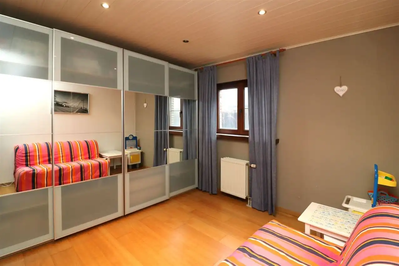 Villawoning met tuin op een goede locatie foto 22