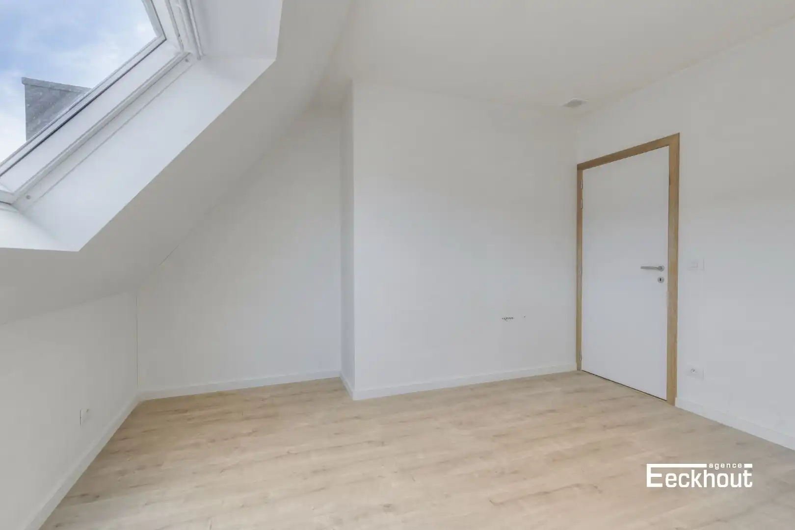 Lichtrijk dakappartement met zonnig terras te Bredene-Dorp! foto 11
