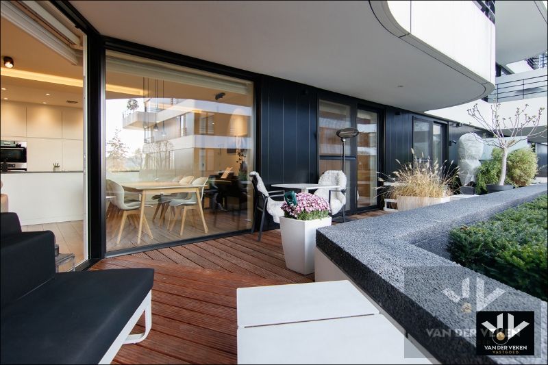 APPARTEMENT MET 2 SLAAPKAMERS “RESIDENTIE ZUIDZICHT” GELIJKVLOERS GRENZEND AAN BINNENTUIN foto {{pictureIndex}}