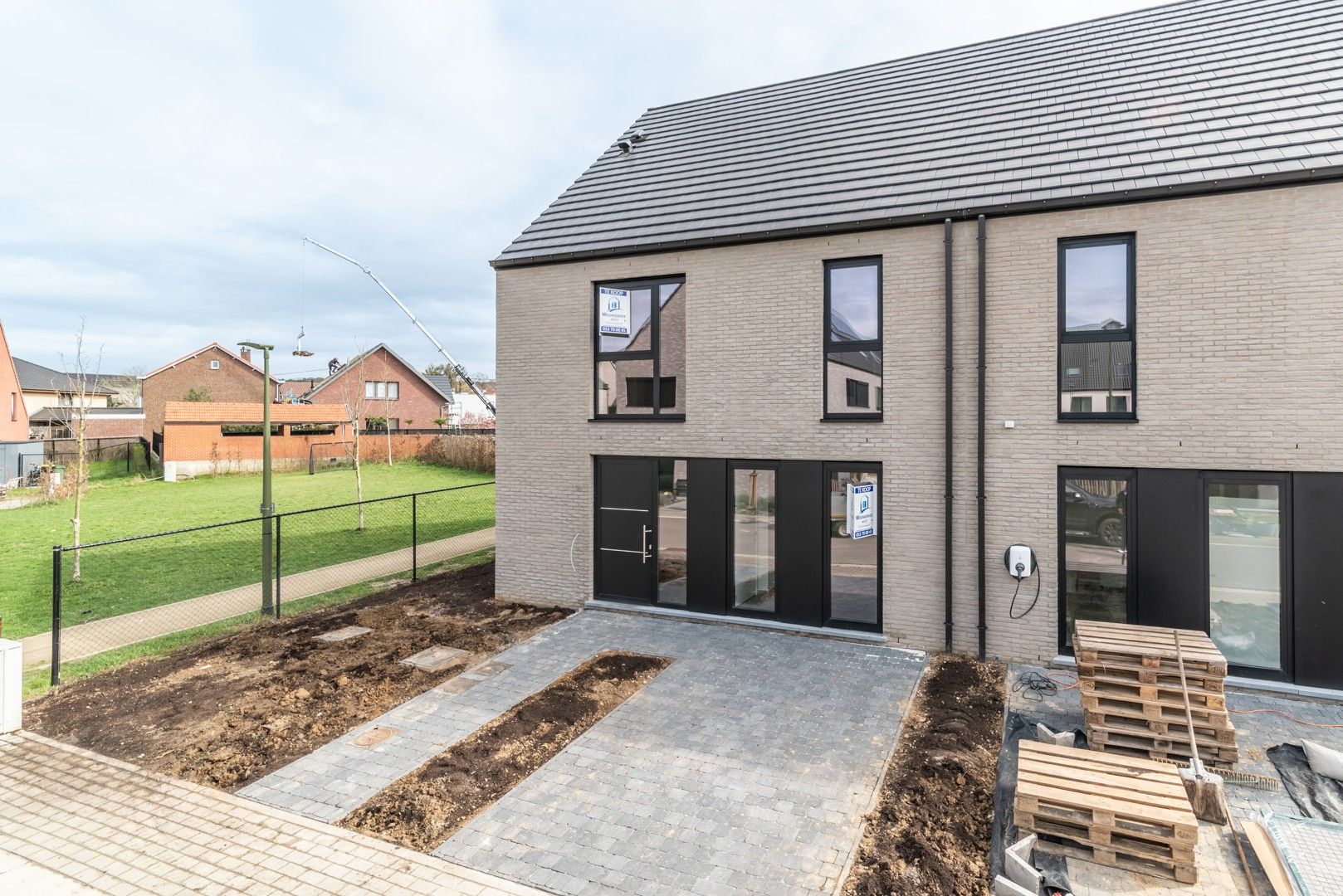 Prachtige halfopen nieuwbouwwoning te Sint-Joris-Weert ! foto {{pictureIndex}}