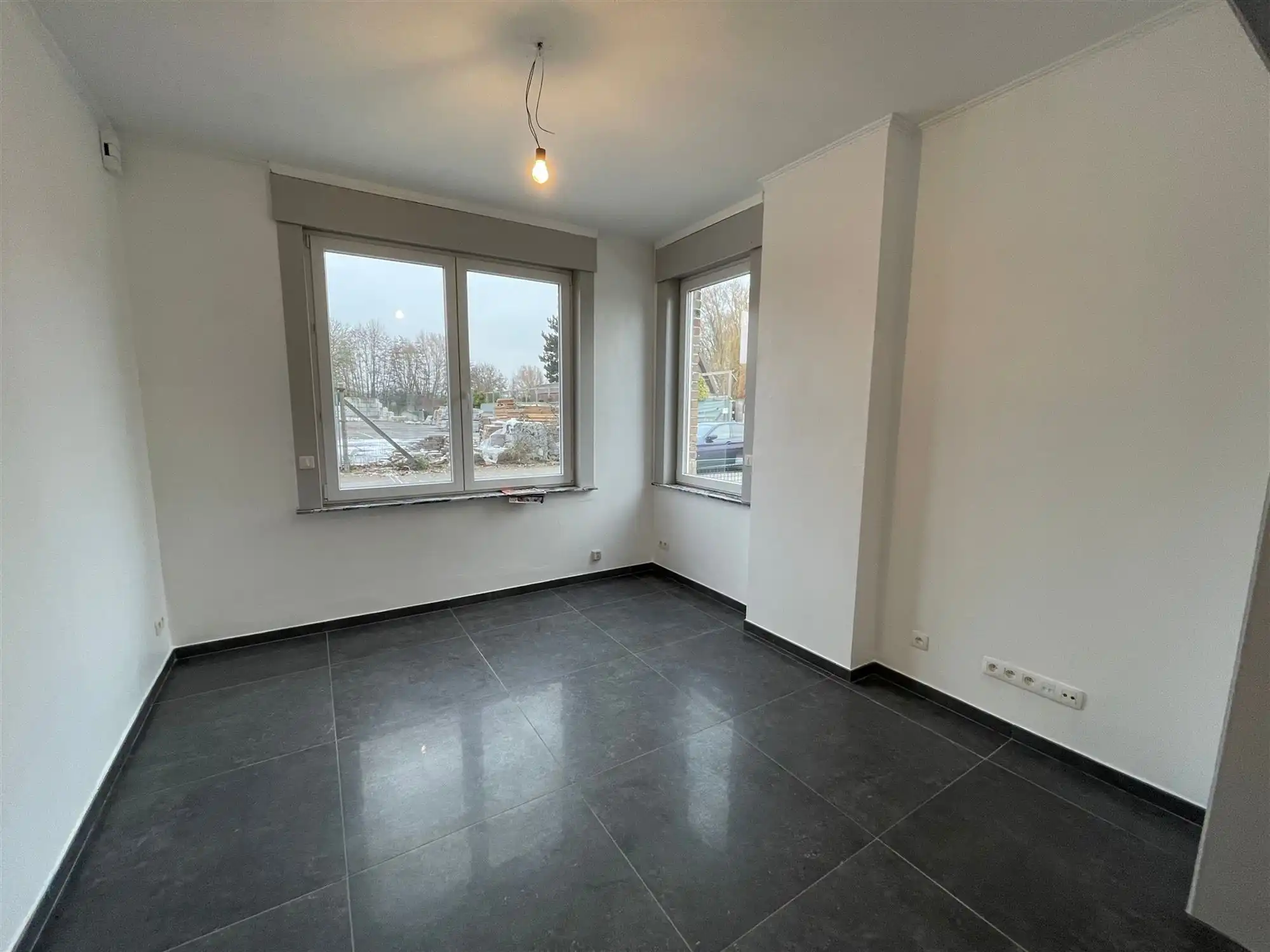 Woonhuis met garage en grote tuin foto 2