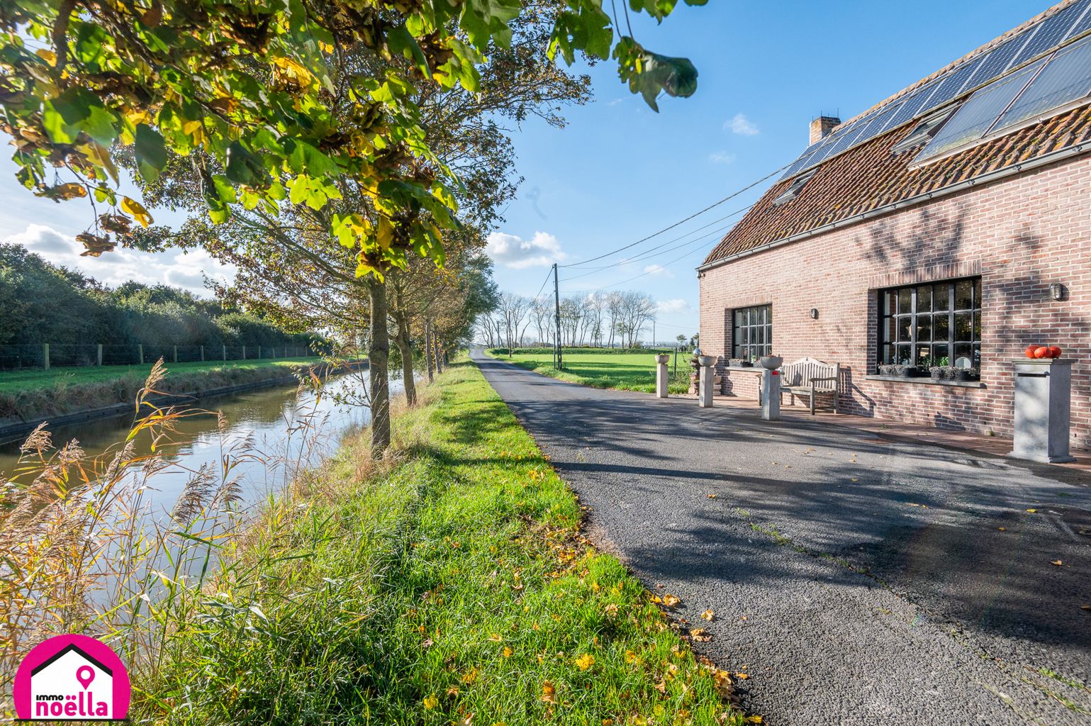 TE KOOP LANDELIJKE WONING AAN HET WATER TE MIDDELKERKE! foto 1