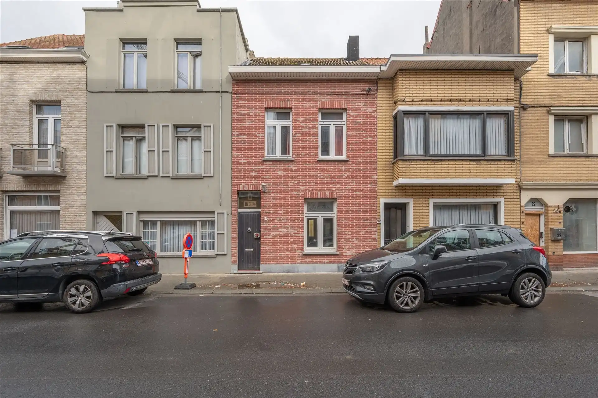 Te renoveren huis met 3 ruime kamers foto {{pictureIndex}}