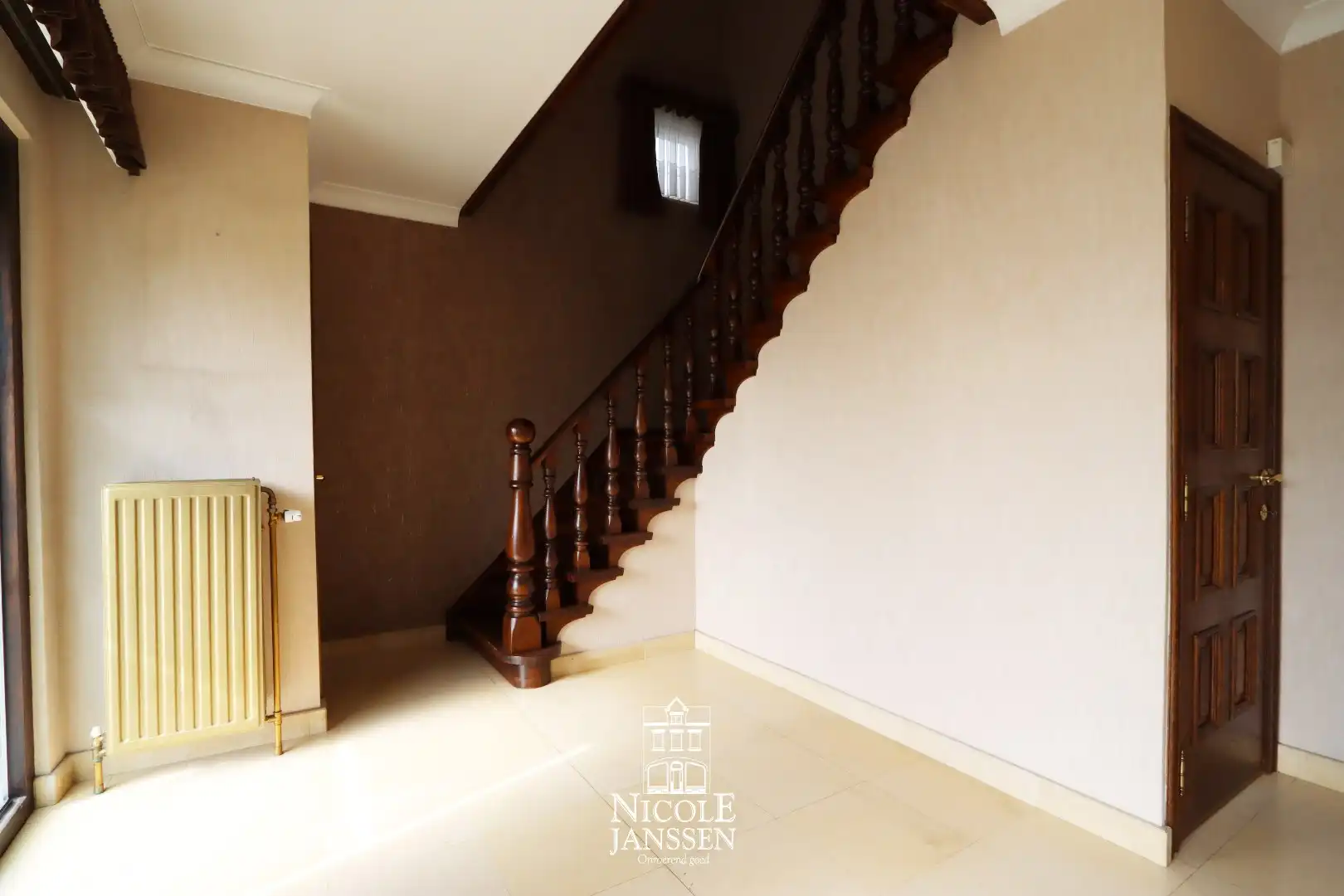 Ruime gezinswoning met studio foto 4