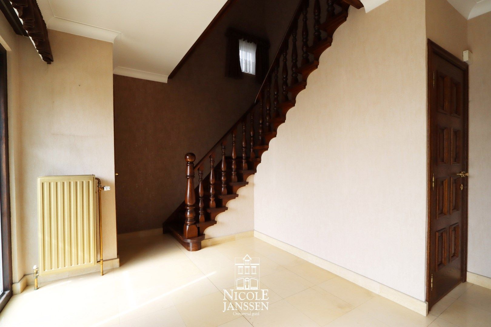 Ruime gezinswoning met studio foto 4