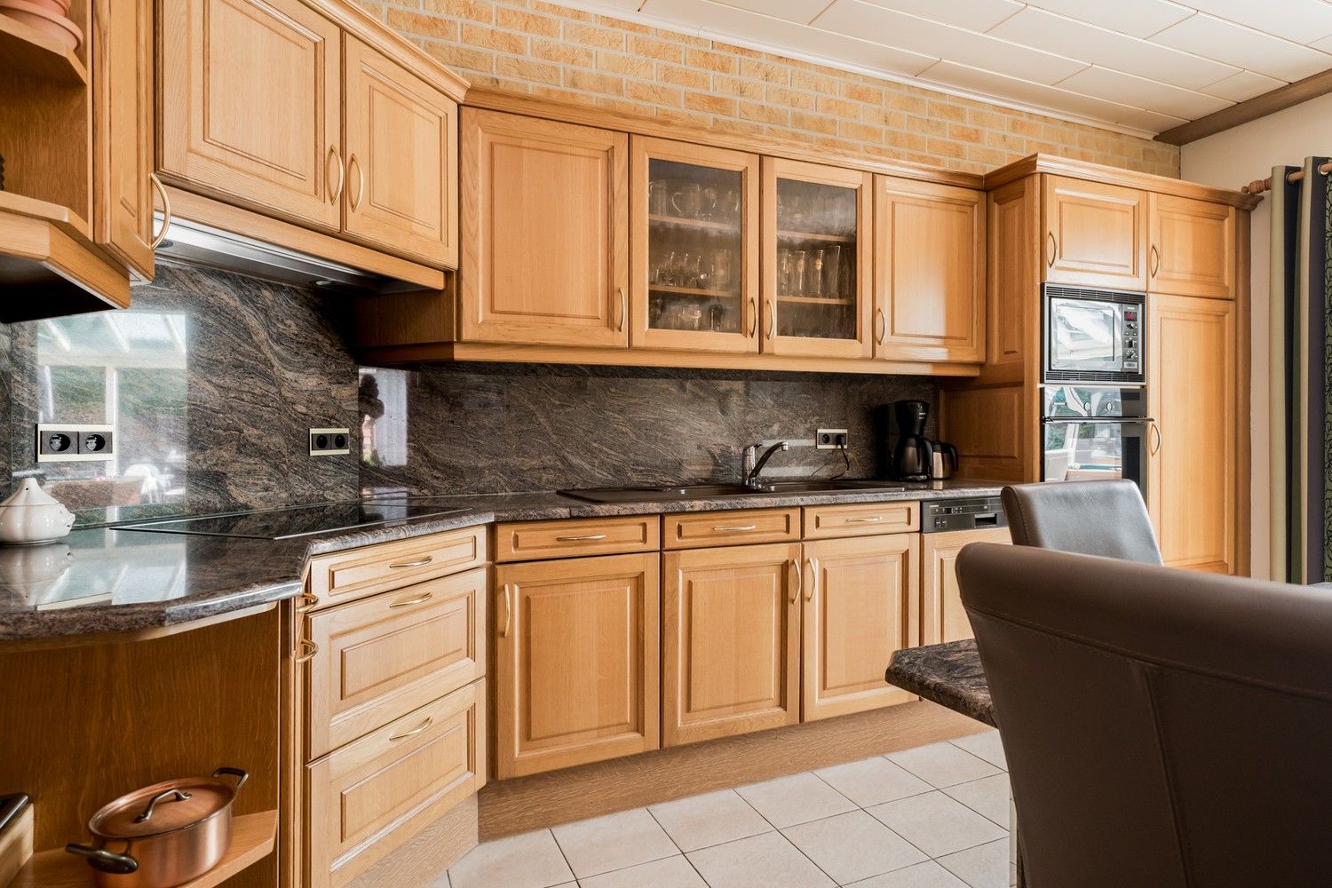 Lichtrijke halfopen bebouwing in aangename woonwijk foto 10