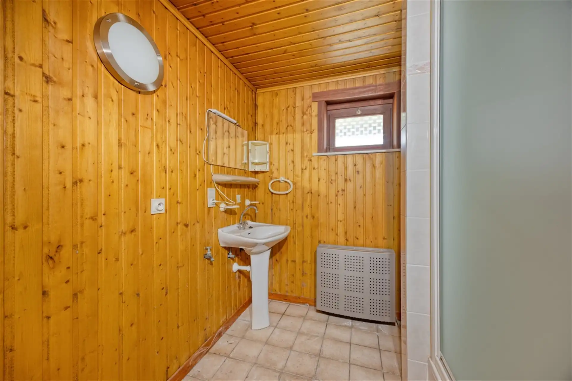 Te renoveren woning met prachtige tuin foto 11