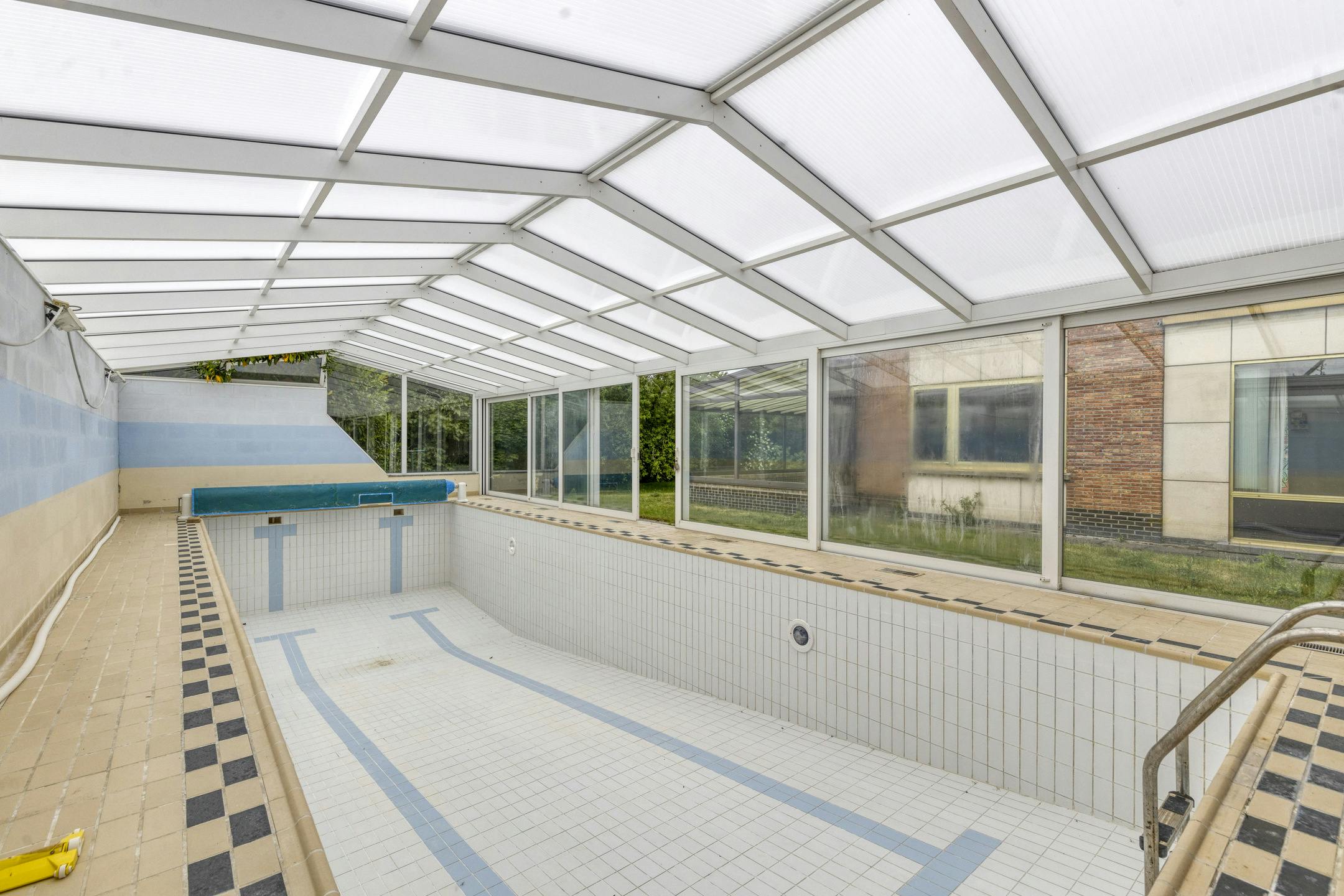 Statig te renoveren villa te koop met zwembad nabij Brugge  foto 9