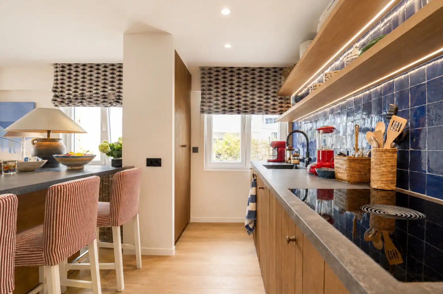 Stijlvol hoekappartement met tijdloze elegantie en een open zicht op de Kustlaan. foto 7
