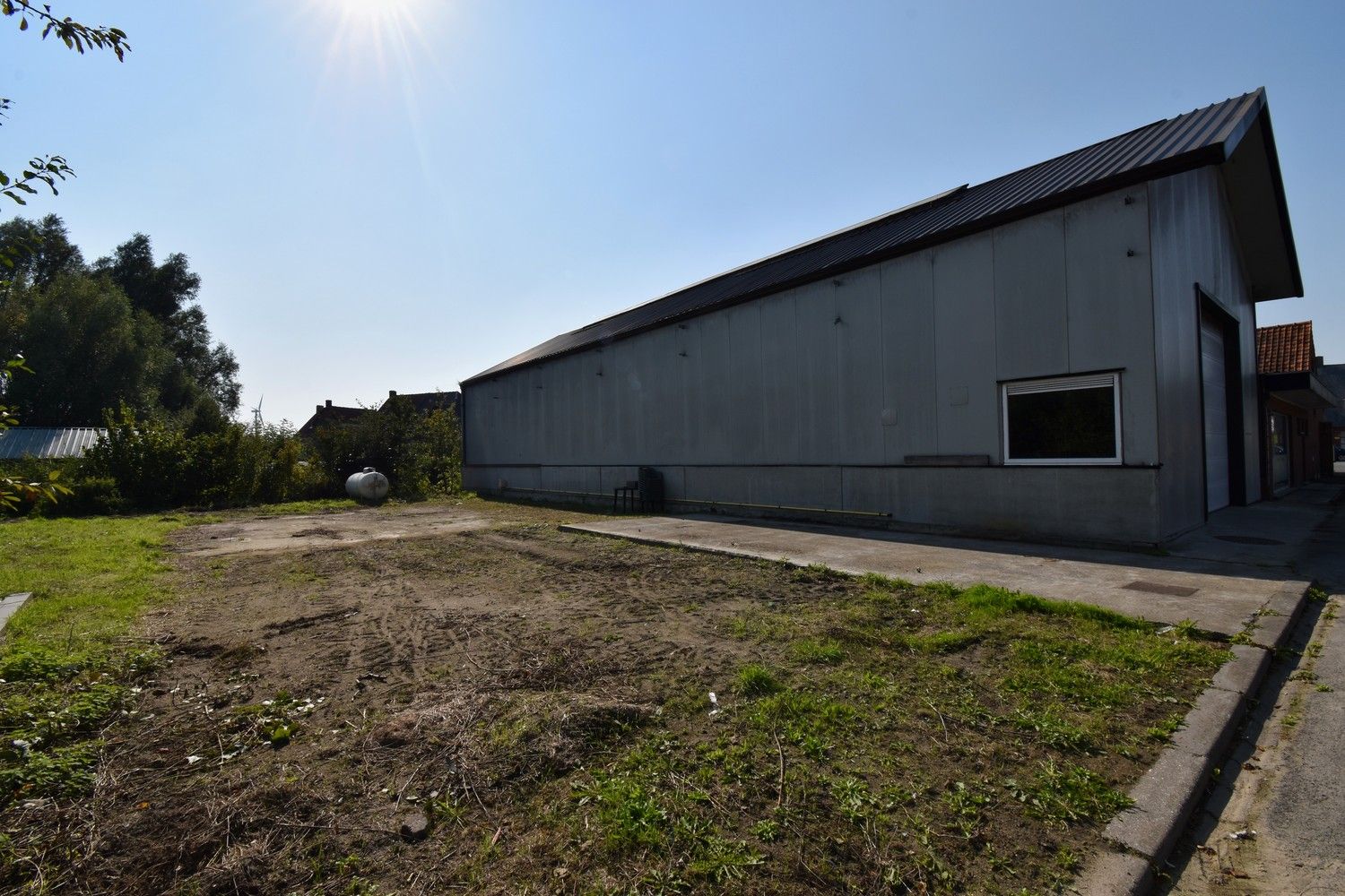 Polyvalent gebouw bestaande uit winkelruimte, appartement en loods foto 48