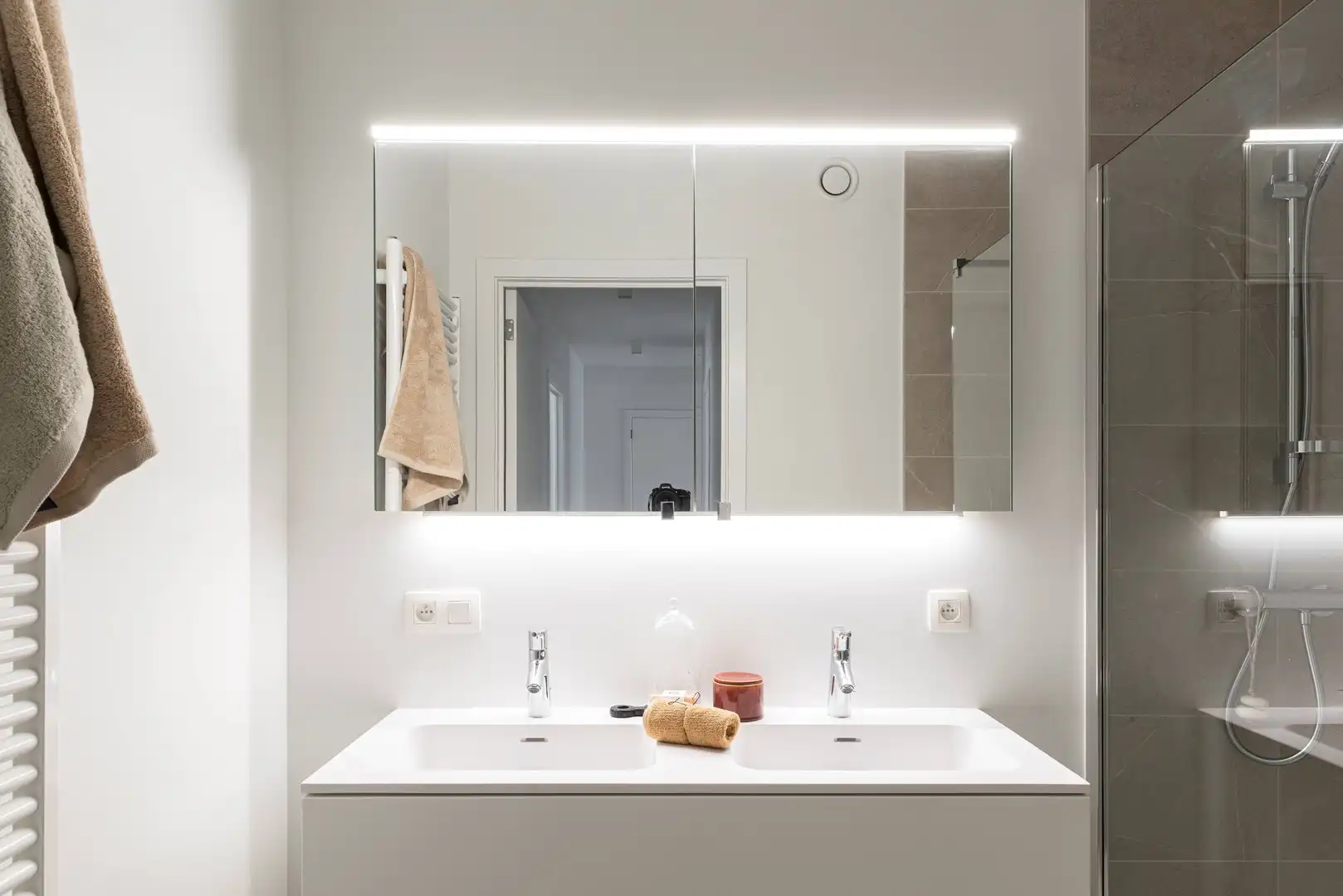 Lichtrijk recent instapklaar appartement met 2 slaapkamers, zonneterras, parking en ruime kelderberging foto 15