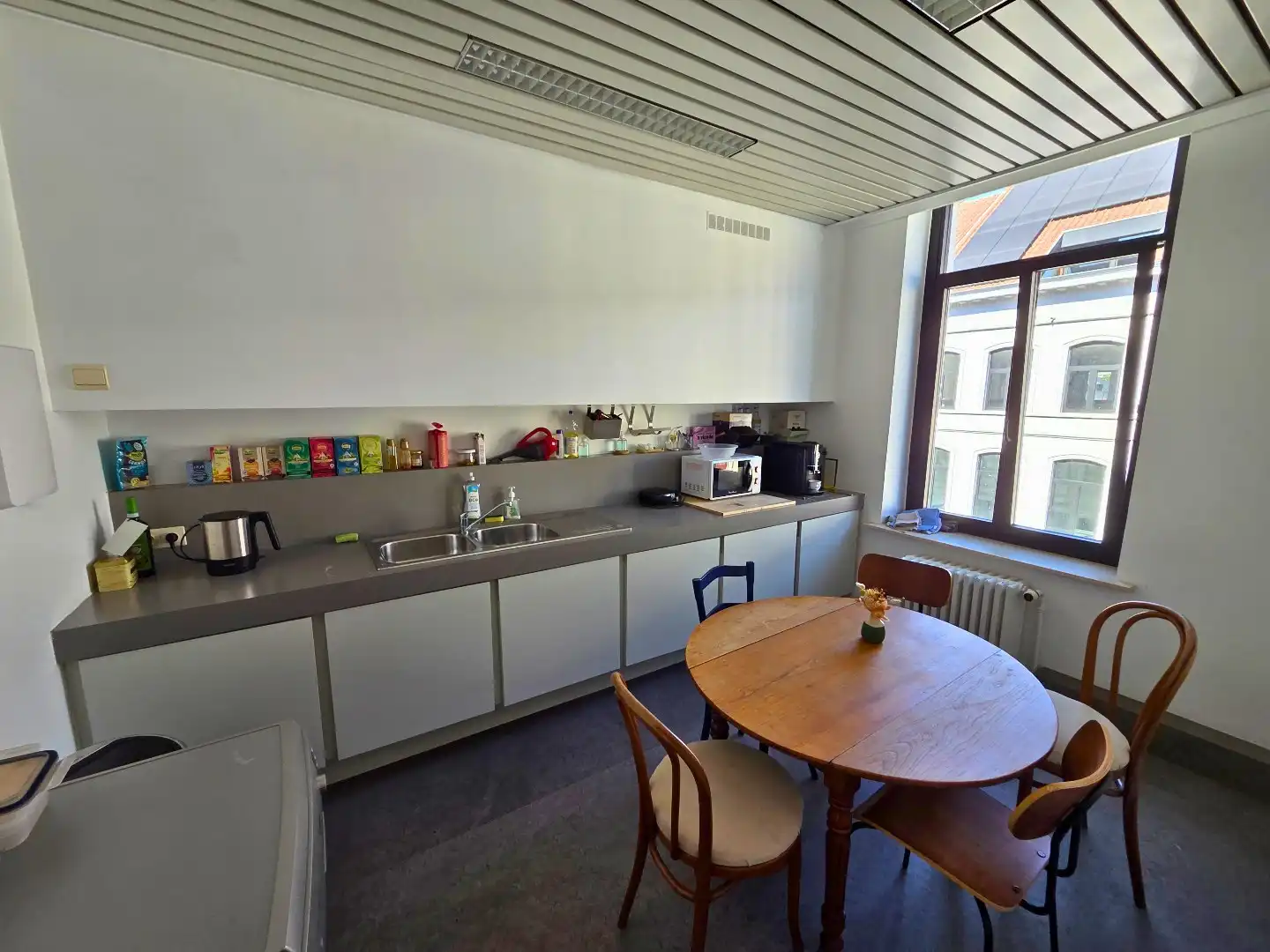 Kantoorruimte nabij de rechtbank van 325 m² foto 13