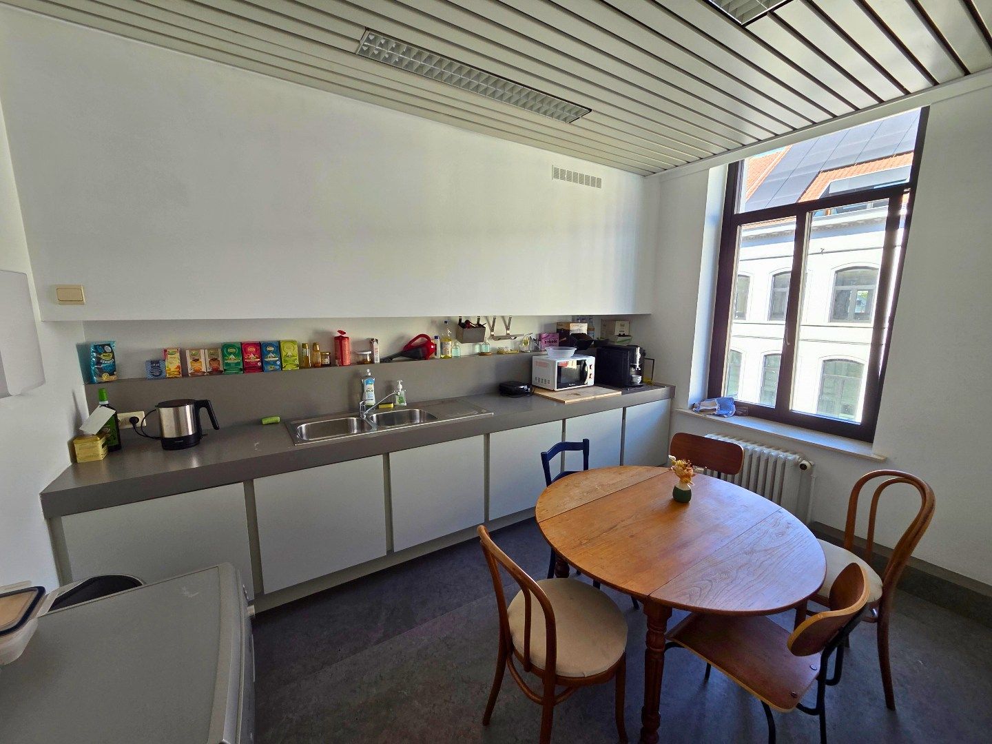 Kantoorruimte nabij de rechtbank van 325 m² foto 13