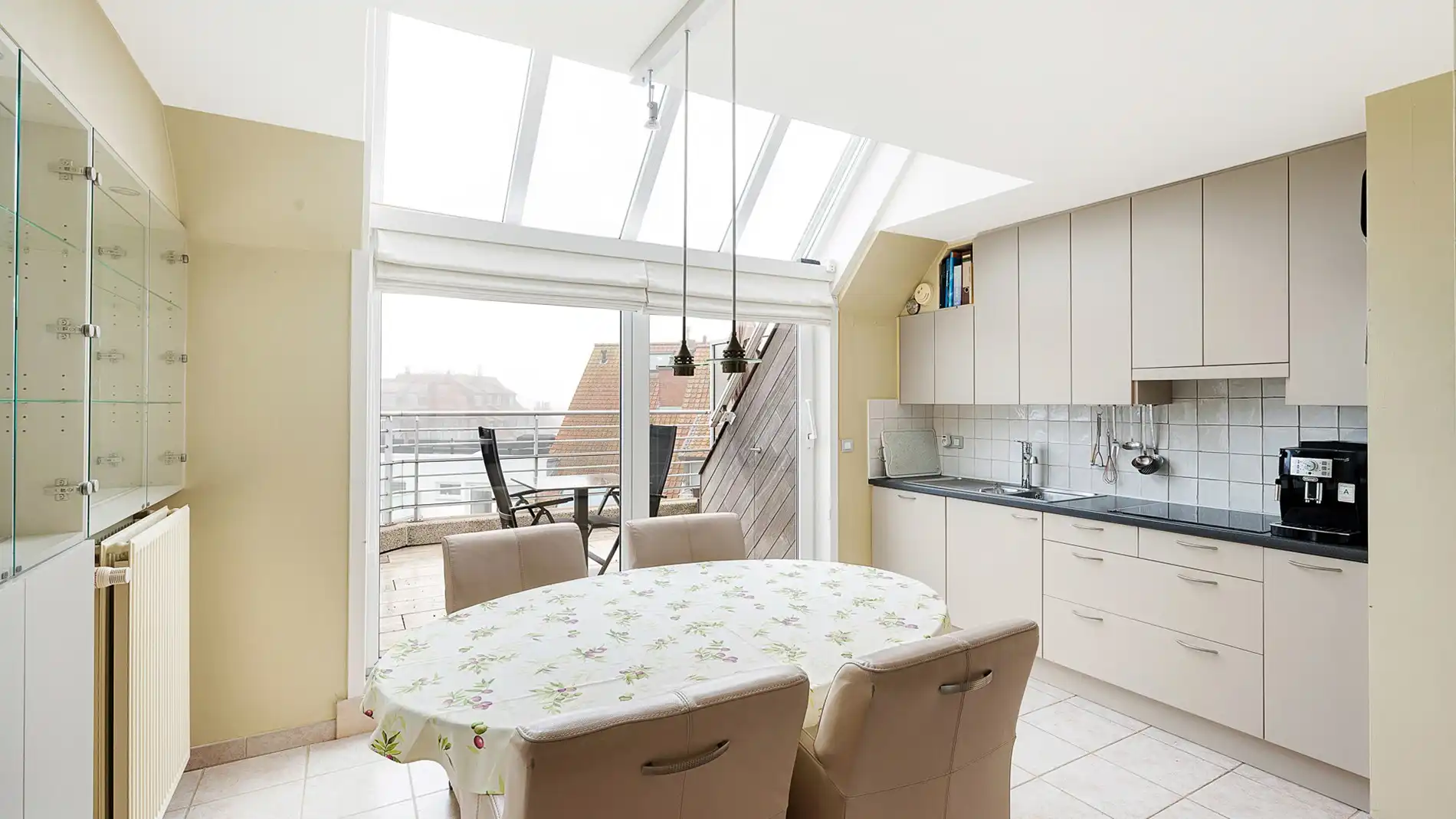 Penthouse met ruime terrassen nabij het strand te koop foto 8