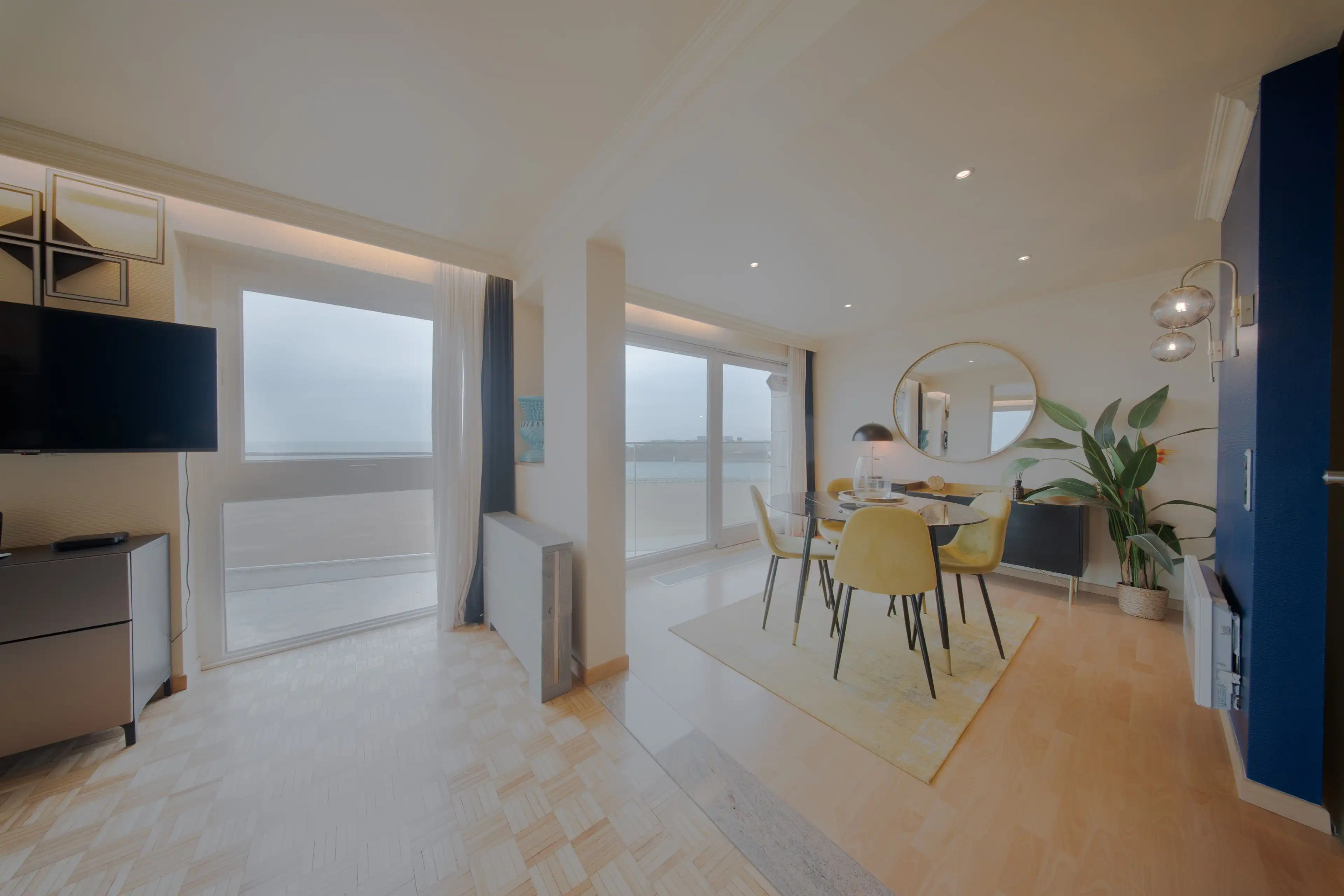 *Uitzonderlijk aanbod: 2 studio's momenteel ingericht als 1 HOEKAPPARTEMENT met ongezien ZEEZICHT te Oostende!* foto 3