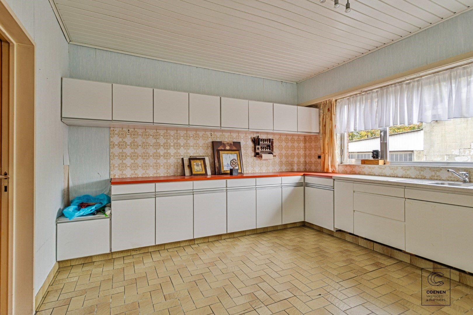 Te renoveren woning met 4a5 slpk's, bew. opp. van 236m² op een perceel van maar liefst 4.057 m² te Westmalle! foto 15