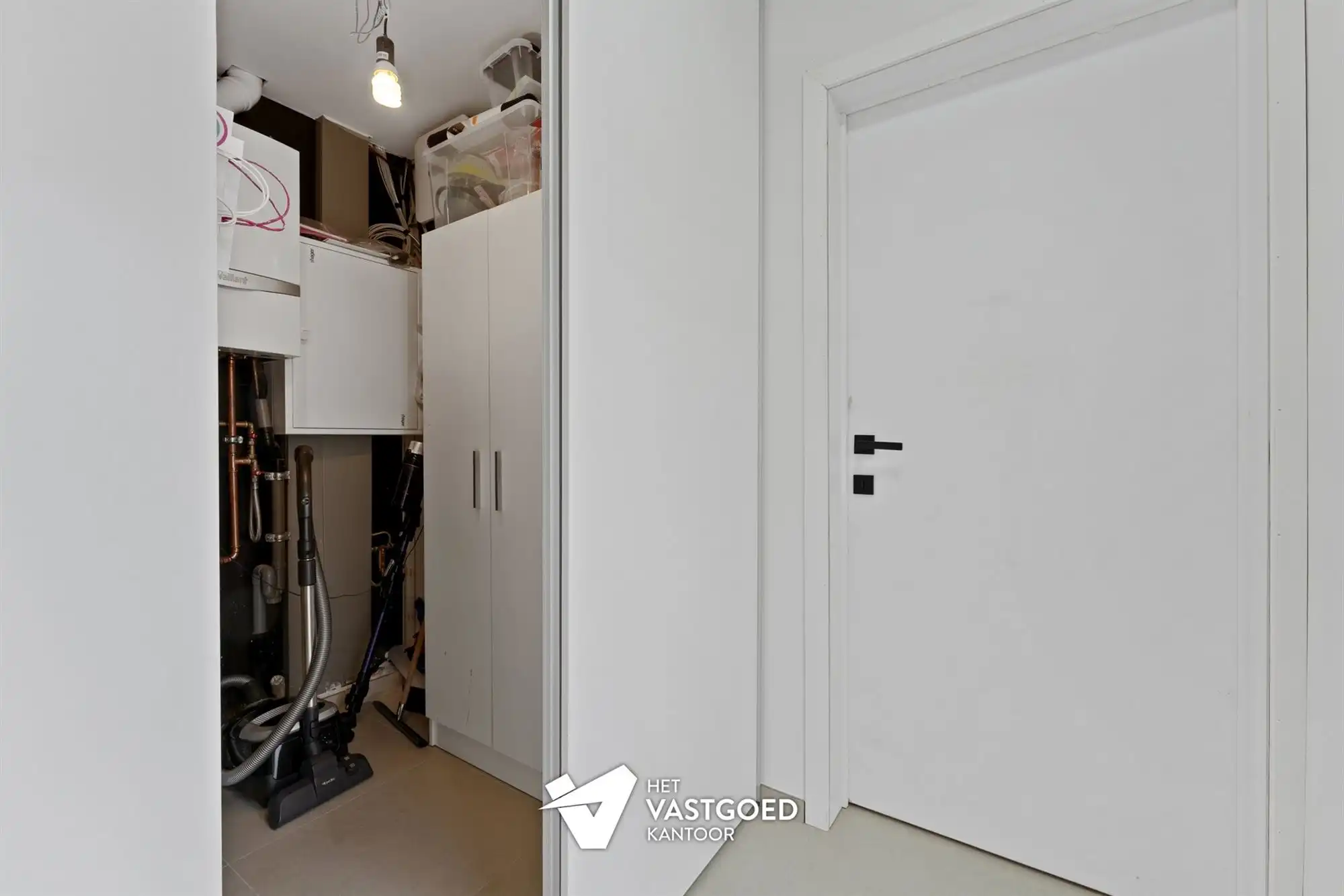 VOLLEDIG GERENOVEERDE WONING MET 4 SLAAPKAMERS EN TUIN MET ACHTERLIGGENDE BOUWGROND TE SCHAFFEN foto 12