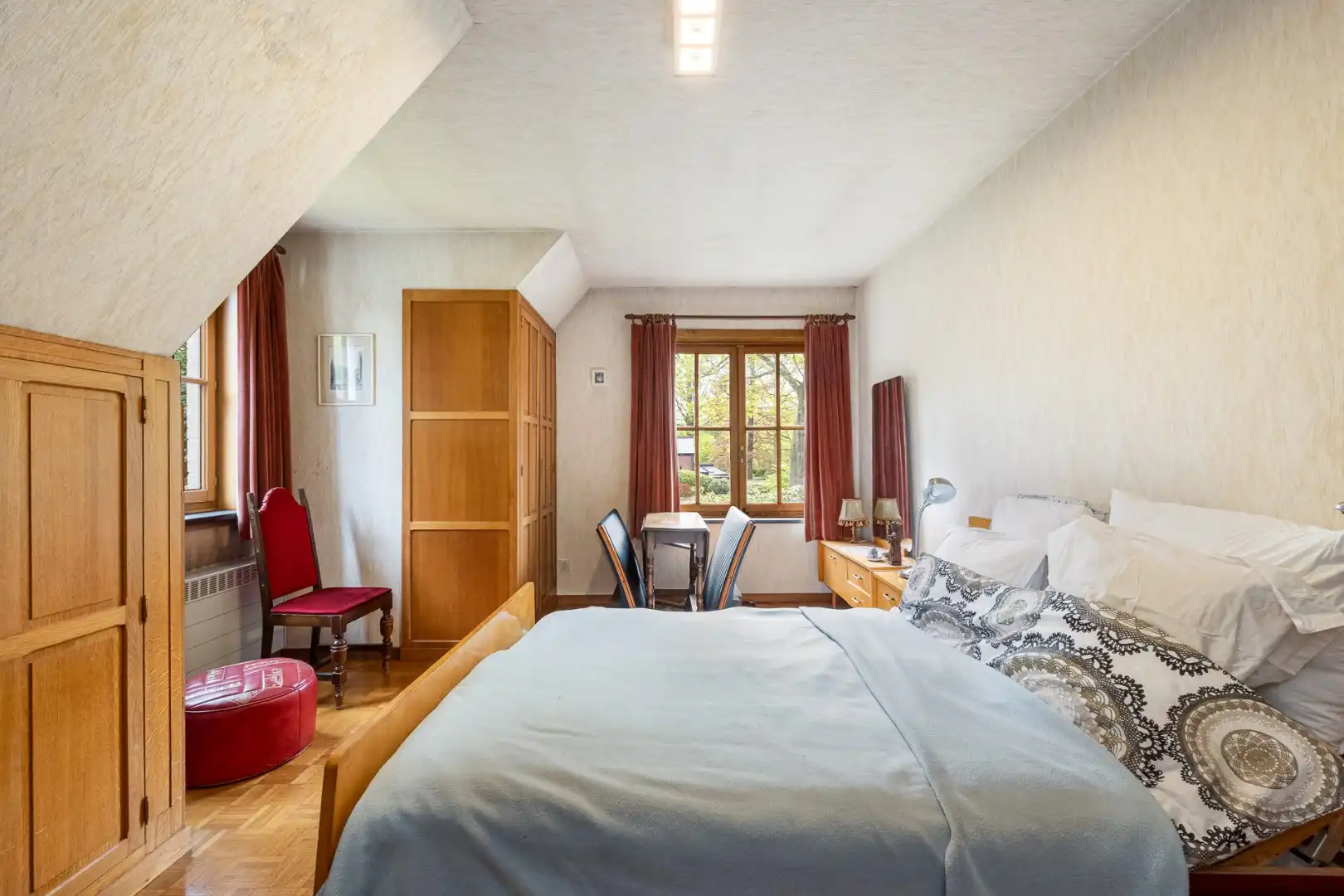 Villa met praktijkruimte en dubbele garage op riant perceel van 2.010 m² te Schoten foto 15