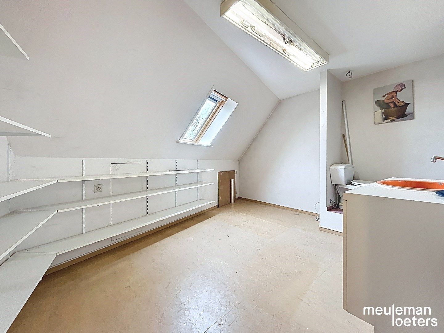 Ruime rijwoning nabij het commercieel centrum van Roeselare foto 20