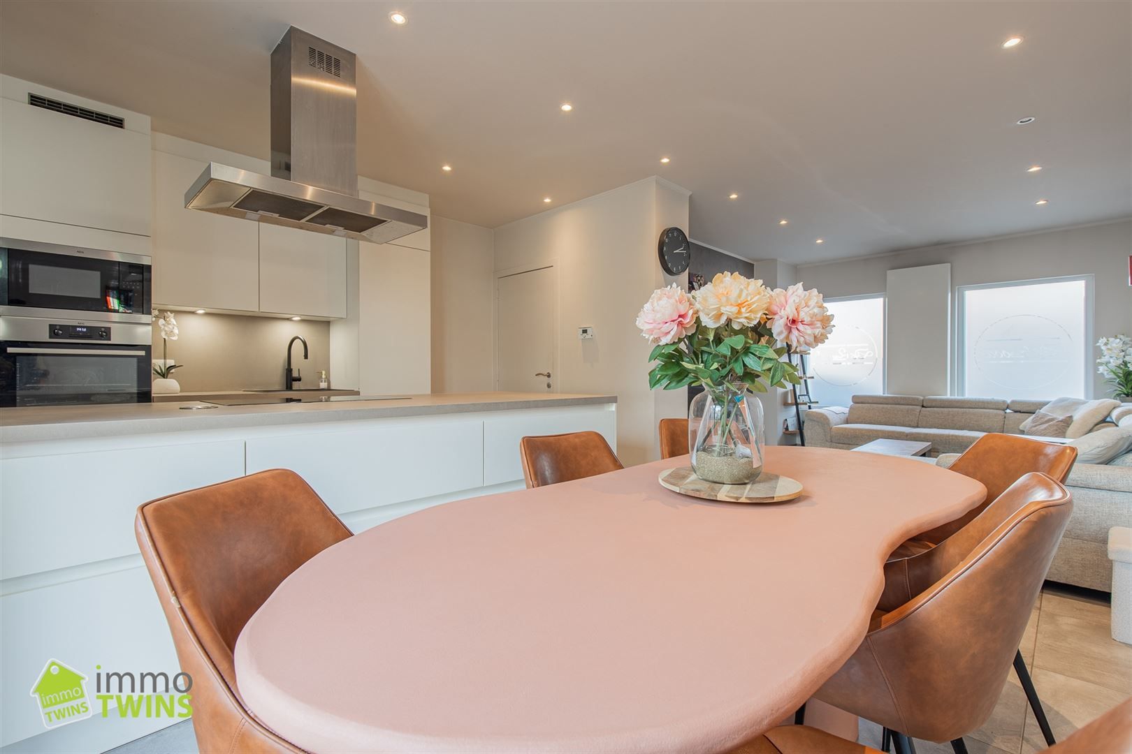 Gerenoveerde woning met loods, oprit en tuin te Grembergen foto {{pictureIndex}}