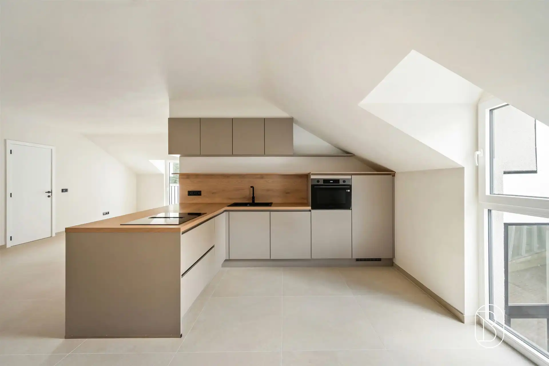 Instapklaar tweeslaapkamerappartement in hartje van Rumbeke foto 6