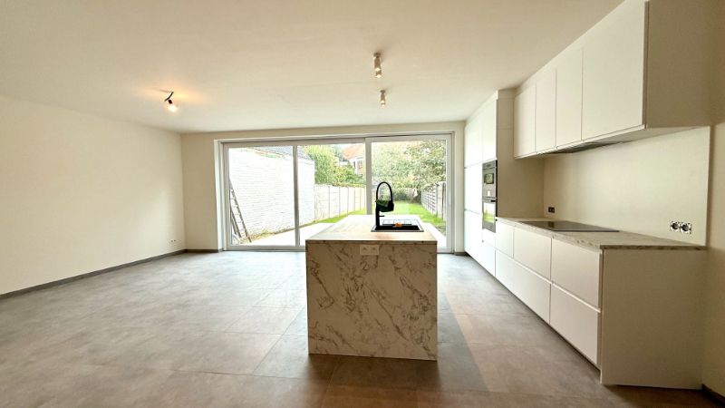 Prachtige vernieuwbouwwoning aan het water in hartje Deinze foto 8
