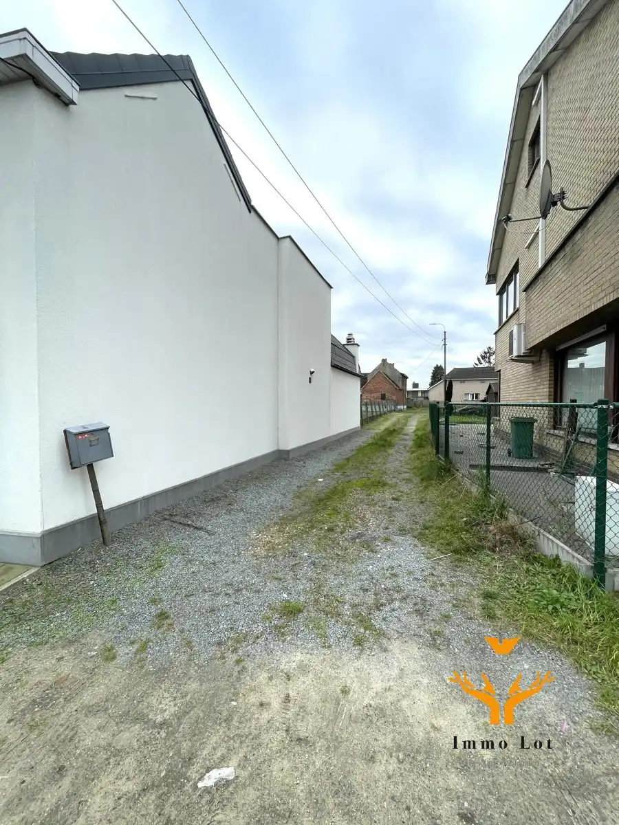 Rustig gelegen bouwperceel op 847m² met veel potentieel foto 9