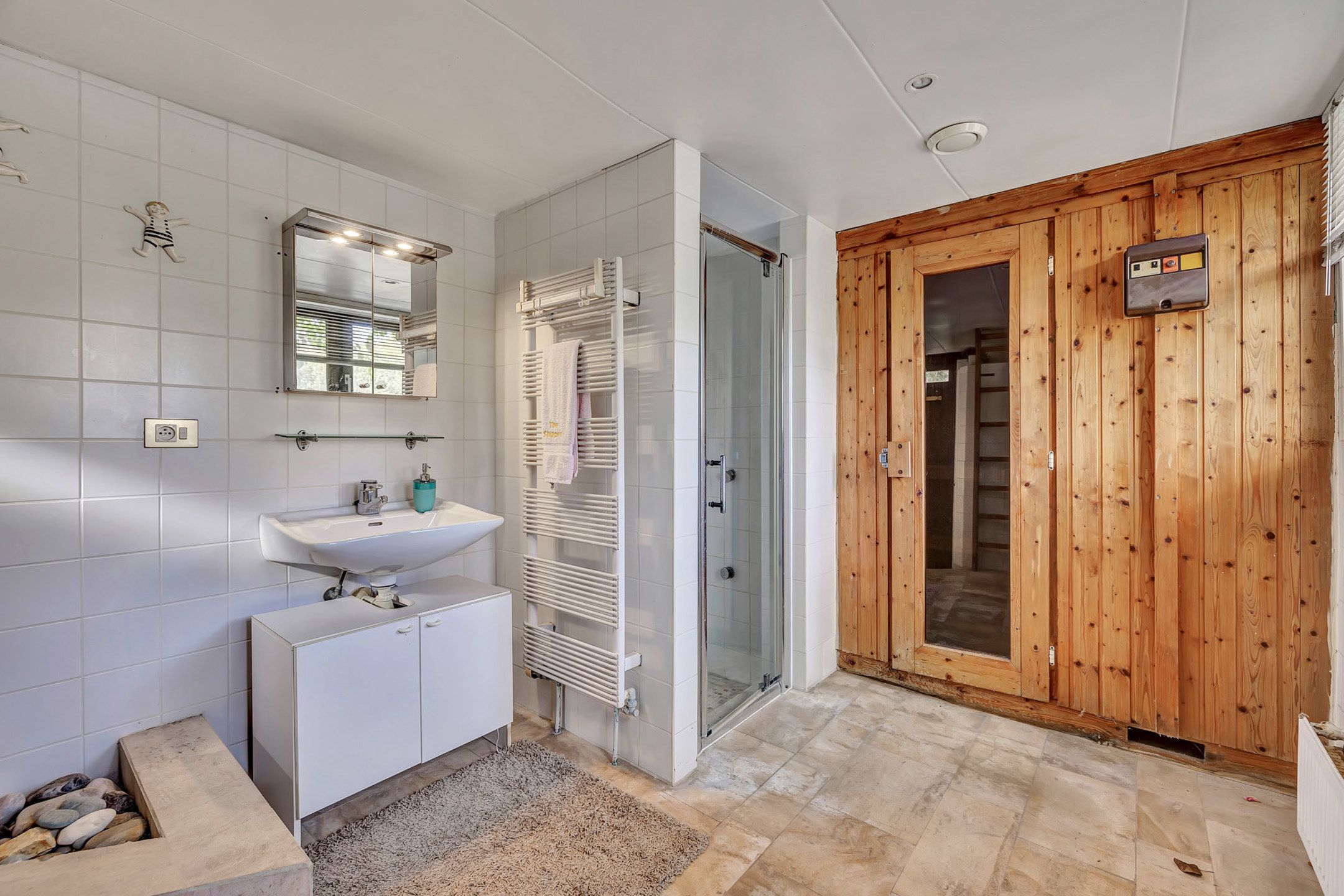 Fantastisch gerenoveerde hoeve met binnenzwembad foto 4