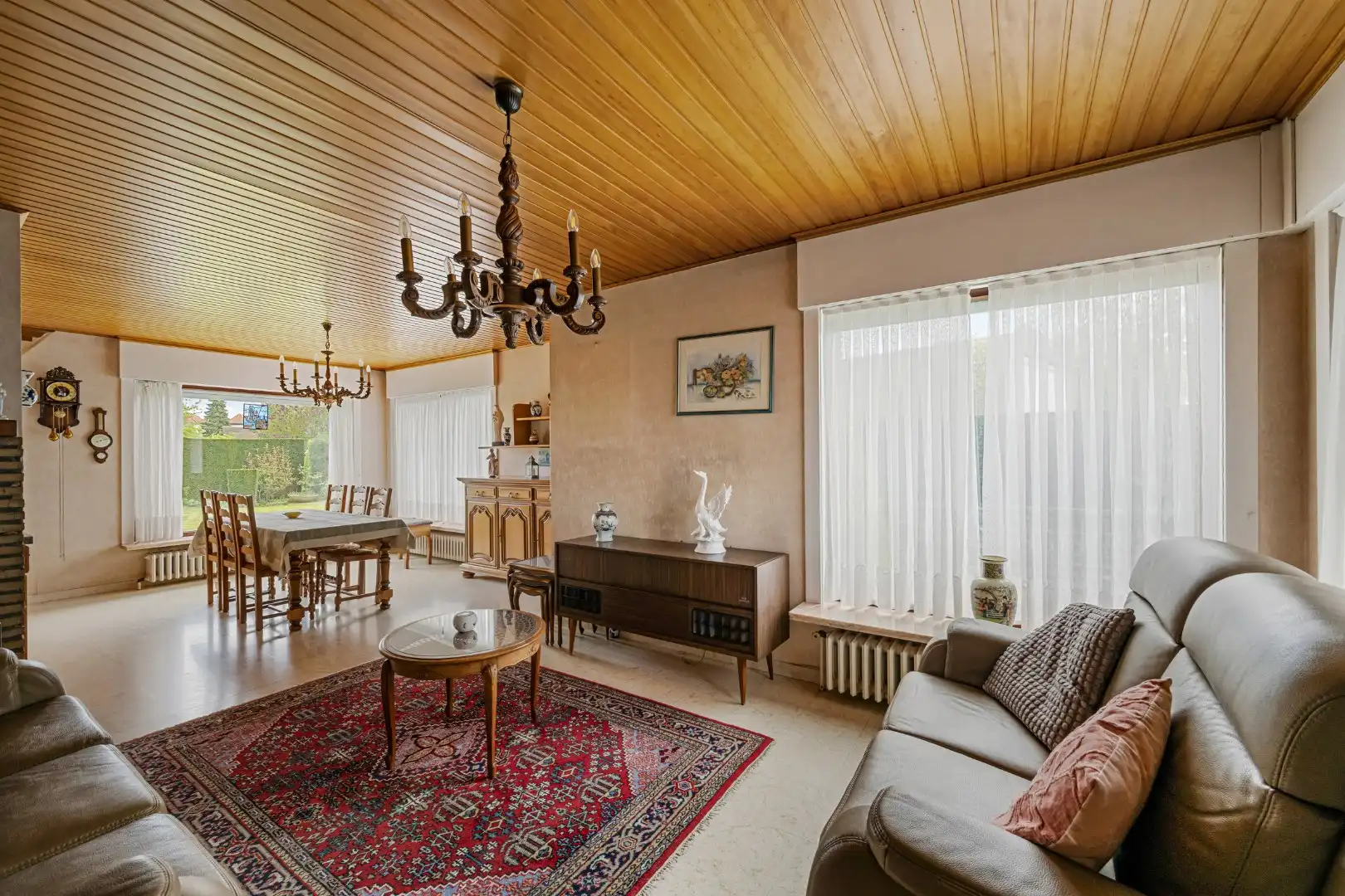 Ruime halfopen woning met 4 slaapkamers, zonnige tuin en garage met oprit in Dadizele foto 2