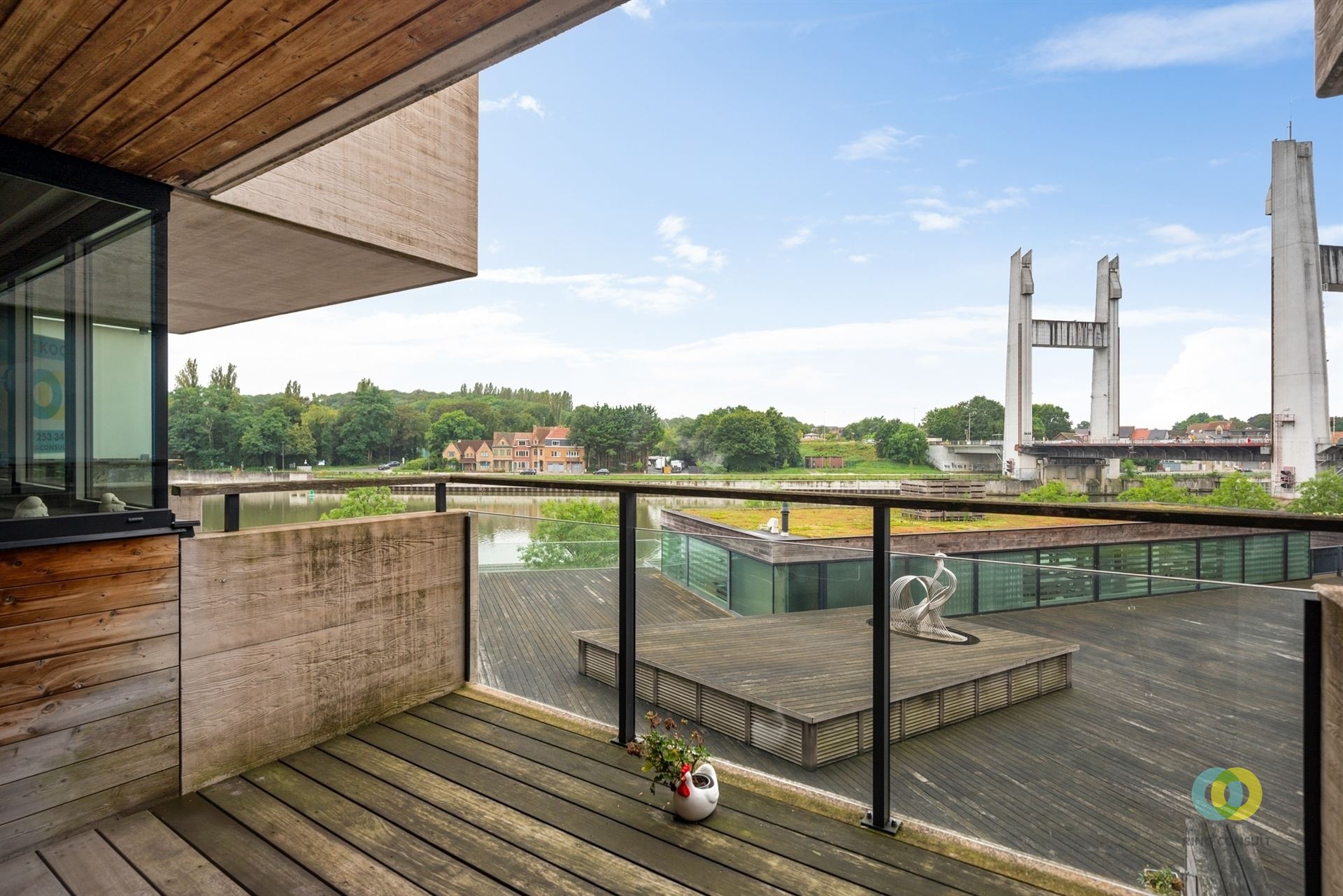 appartement met parkeerplaats foto {{pictureIndex}}