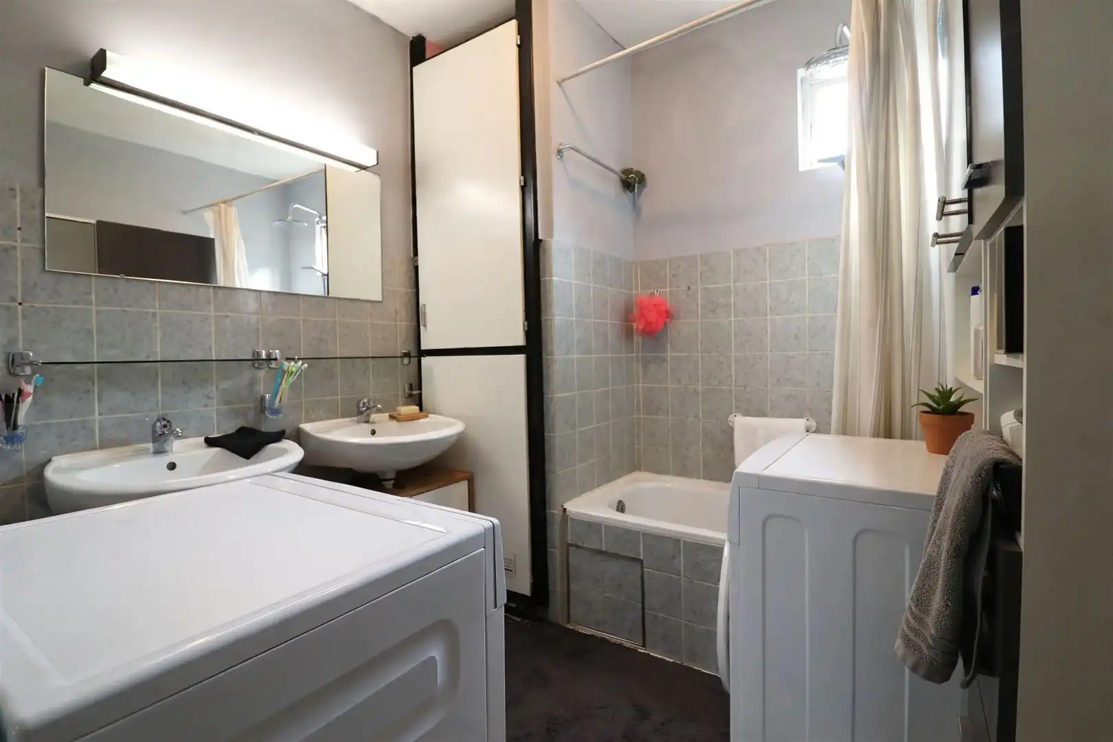 Ruim 3-slaapkamerappartement met terras foto 13