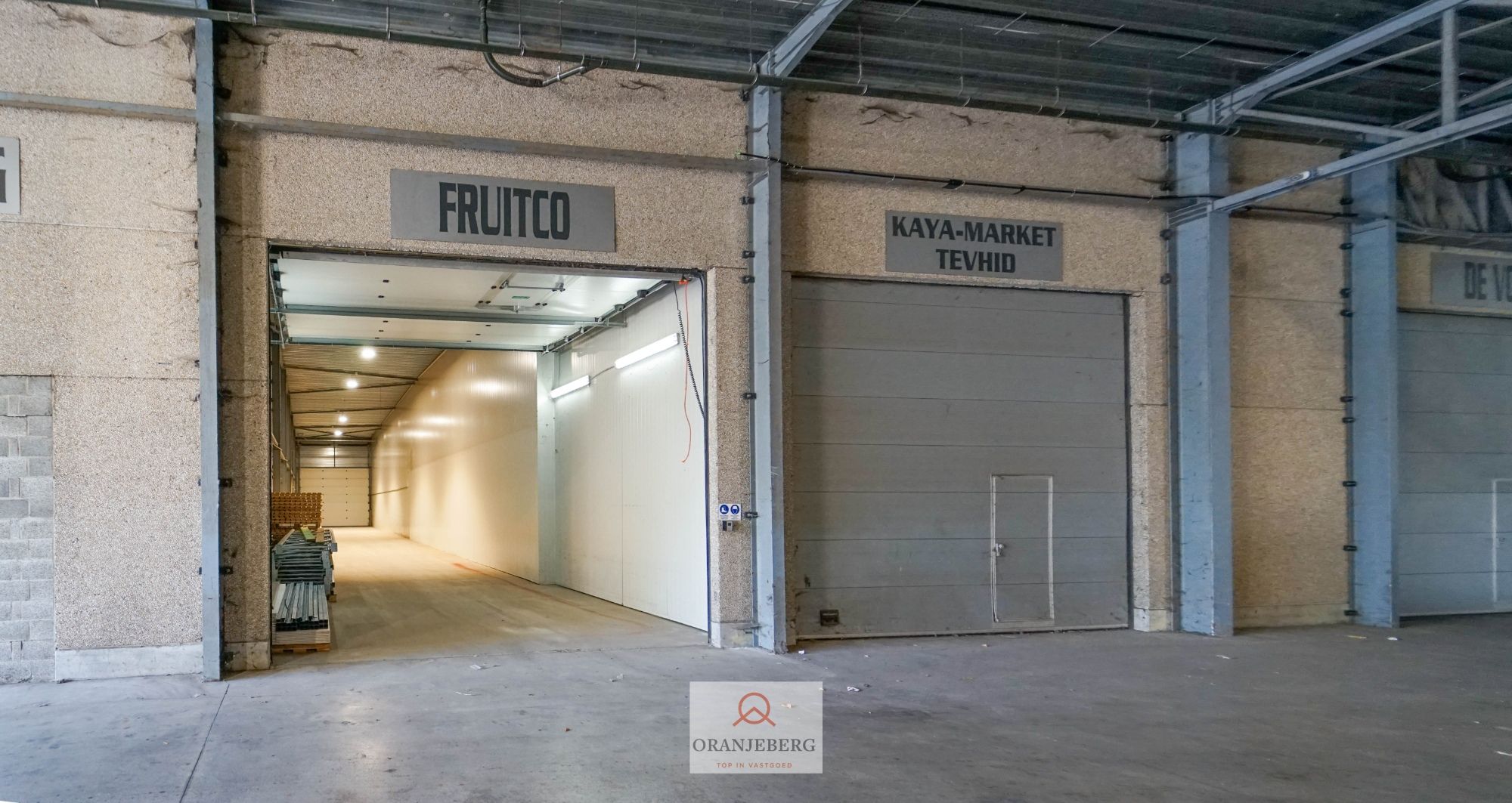 Groot magazijn (221m²) Te Huur met hoge bereikbaarheid vlakbij R4 foto 3