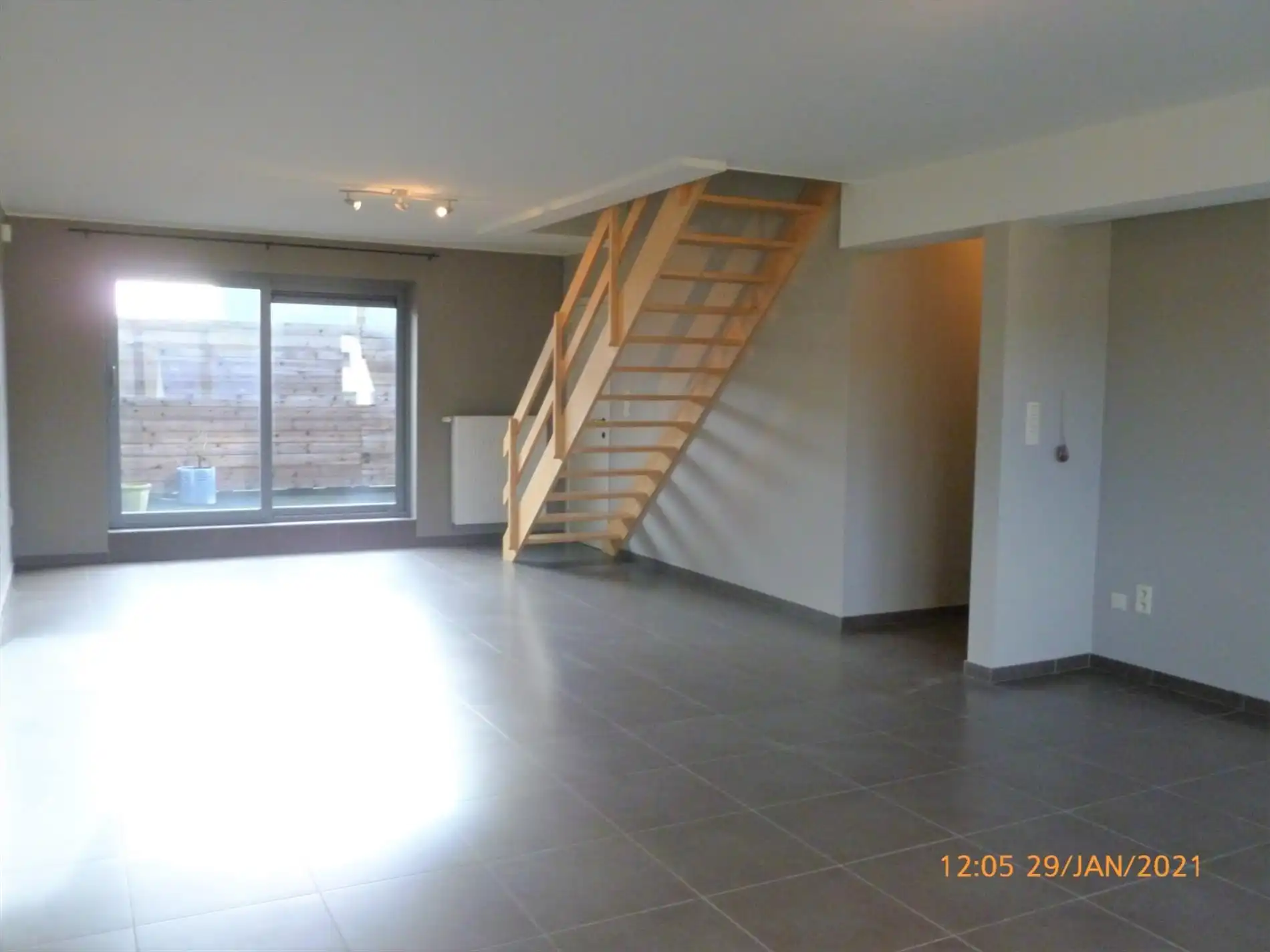 TE HUUR HALEN Ruim appartement 3 slpk foto 2