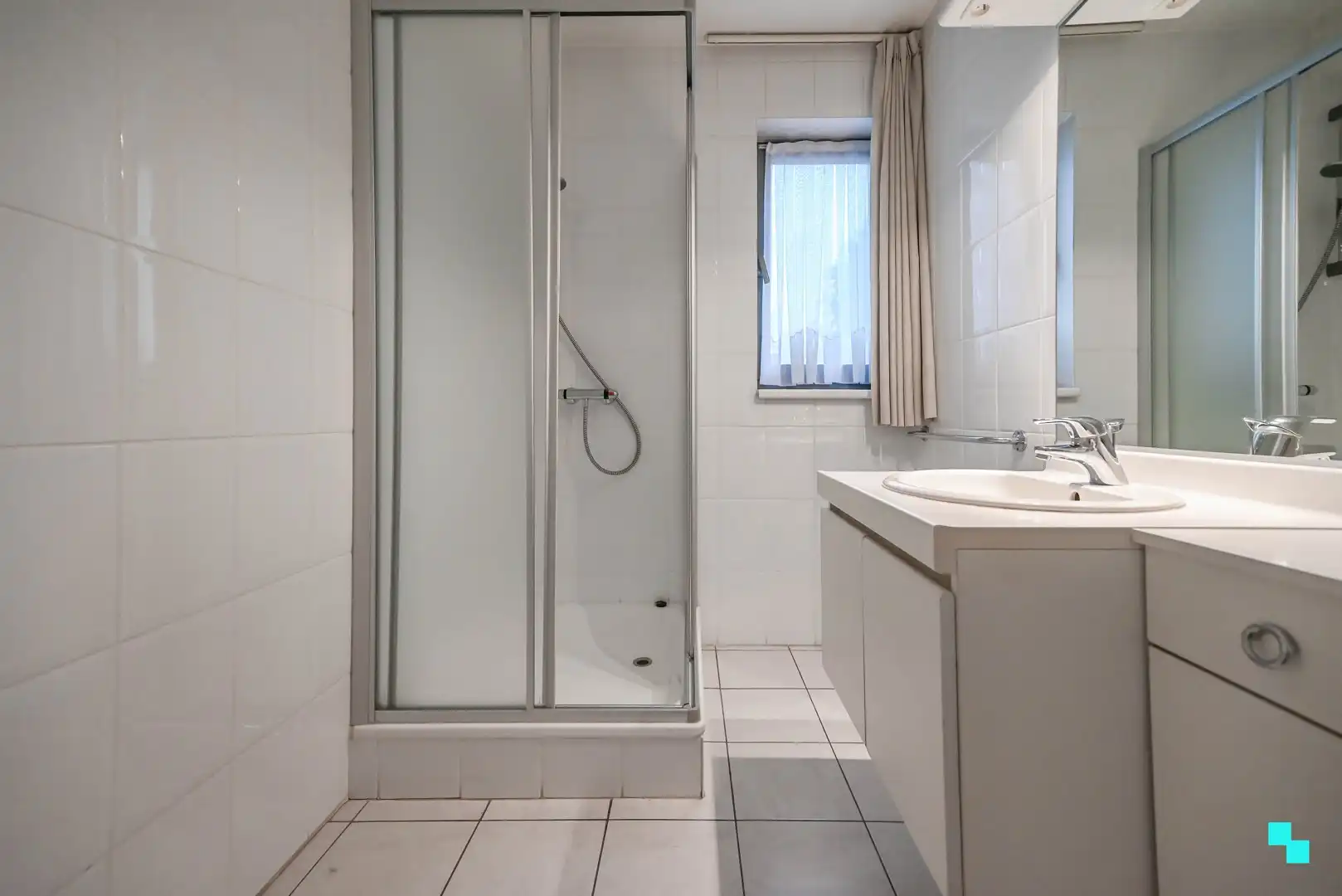 Ruim en instapklaar tweeslaapkamer appartement in hartje Izegem foto 21