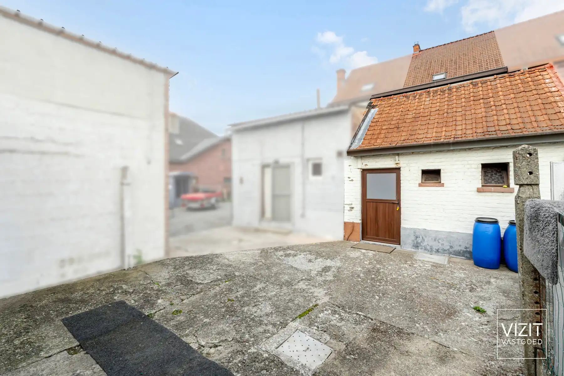 Te renoveren woning met ruime garage en tuin! foto 4