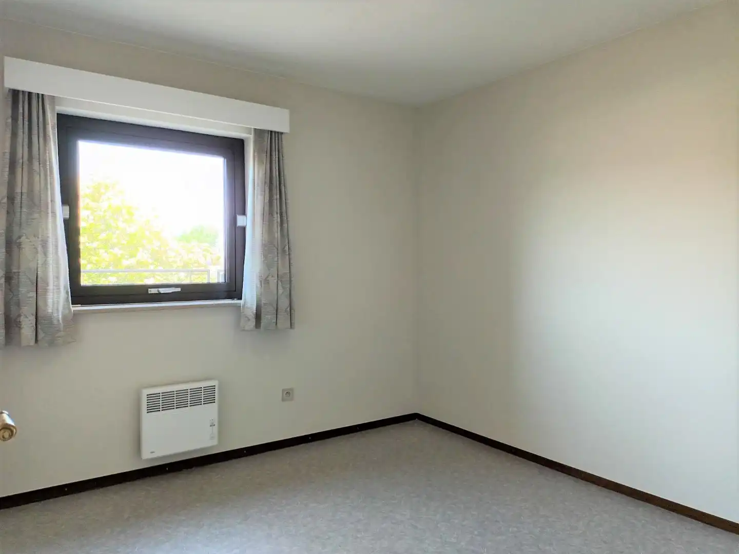 MOOI, RUIM APPARTEMENT MET 2 SLAAPKAMERS GELEGEN IN HET HARTJE VAN KERMT foto 4