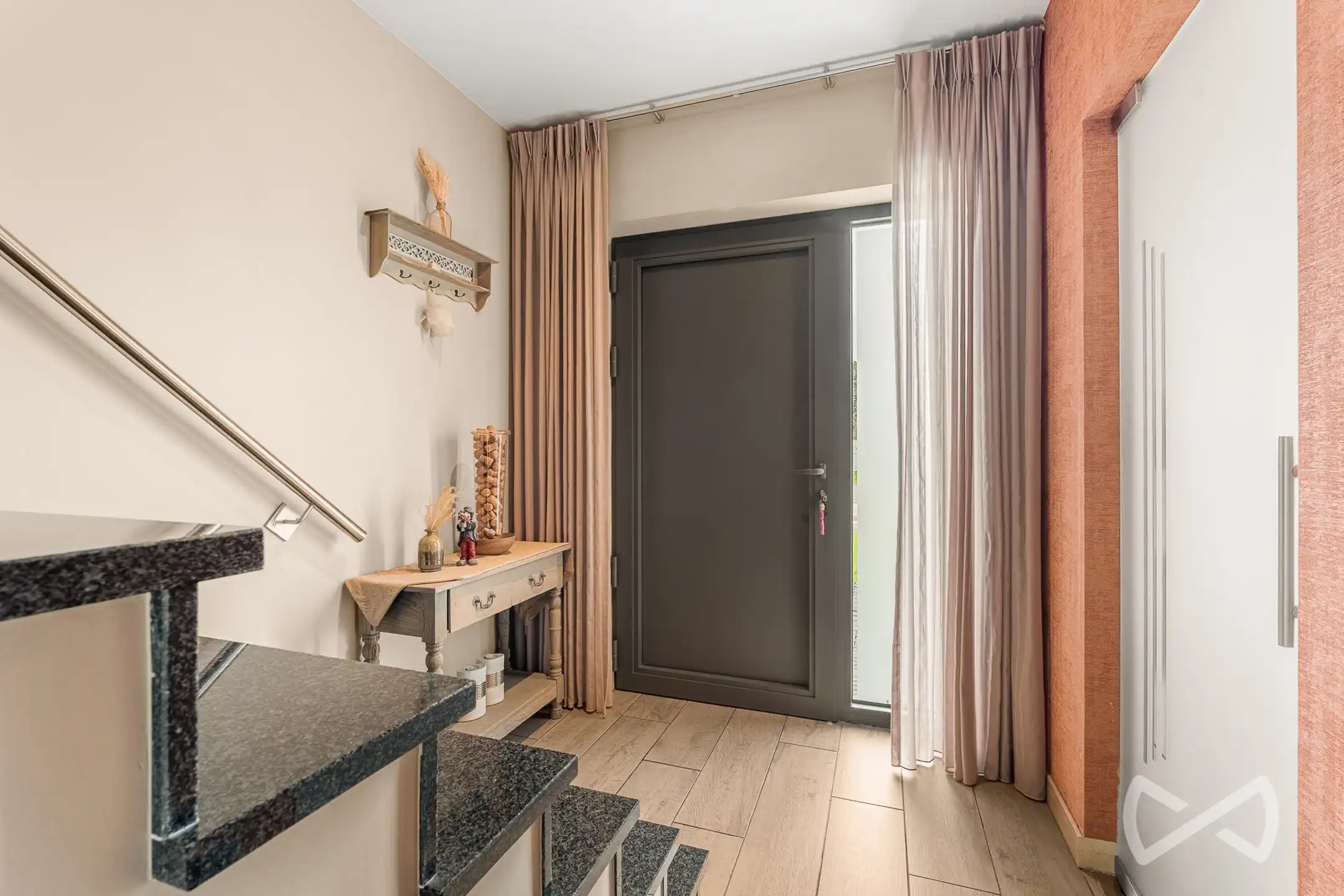 TE KOOP | Ruime instapklare woning op 20 are in Paal foto 13