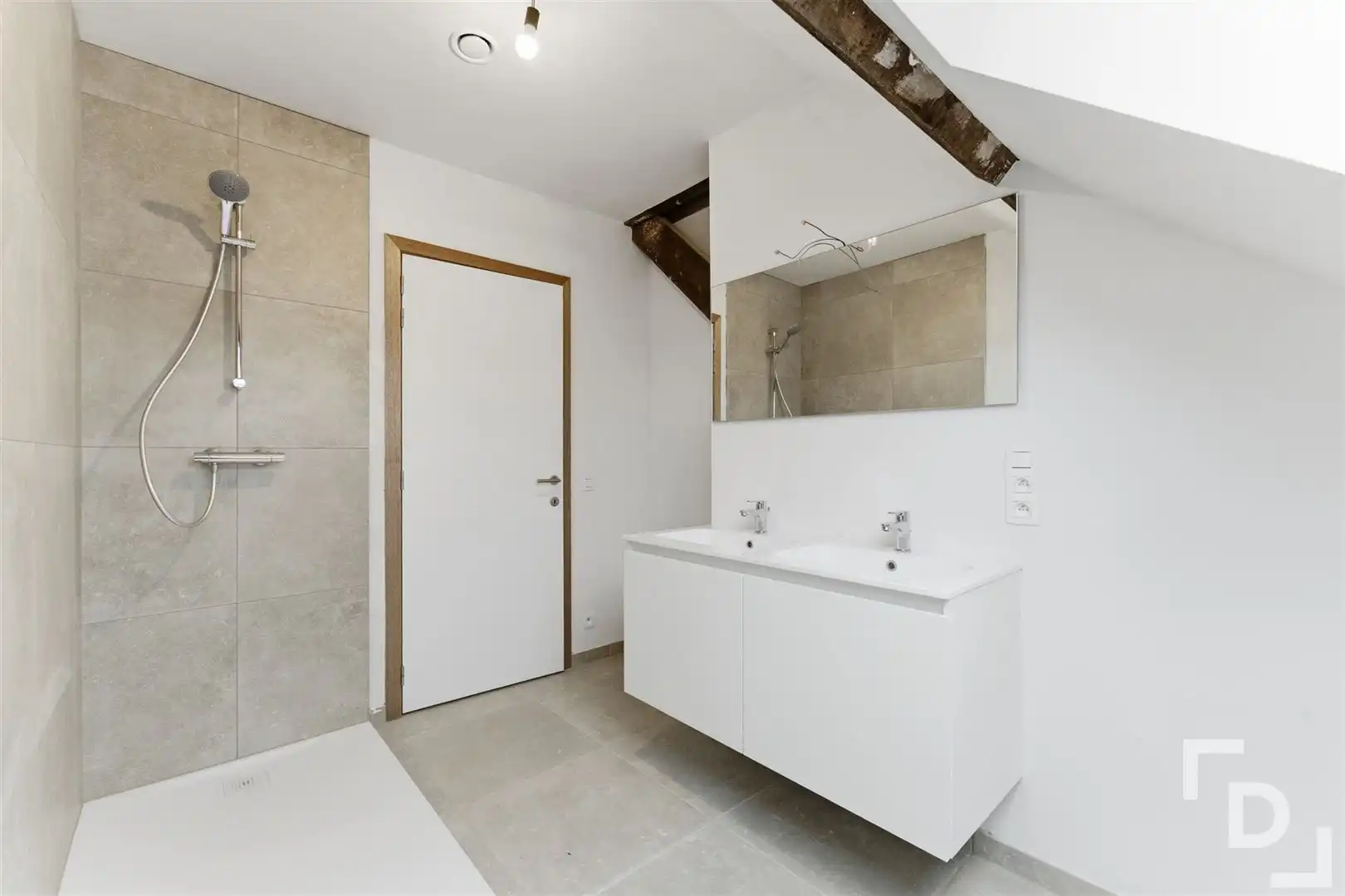 Instapklare nieuwbouwappartement te koop op toplocatie in centrum Ieper. foto 58