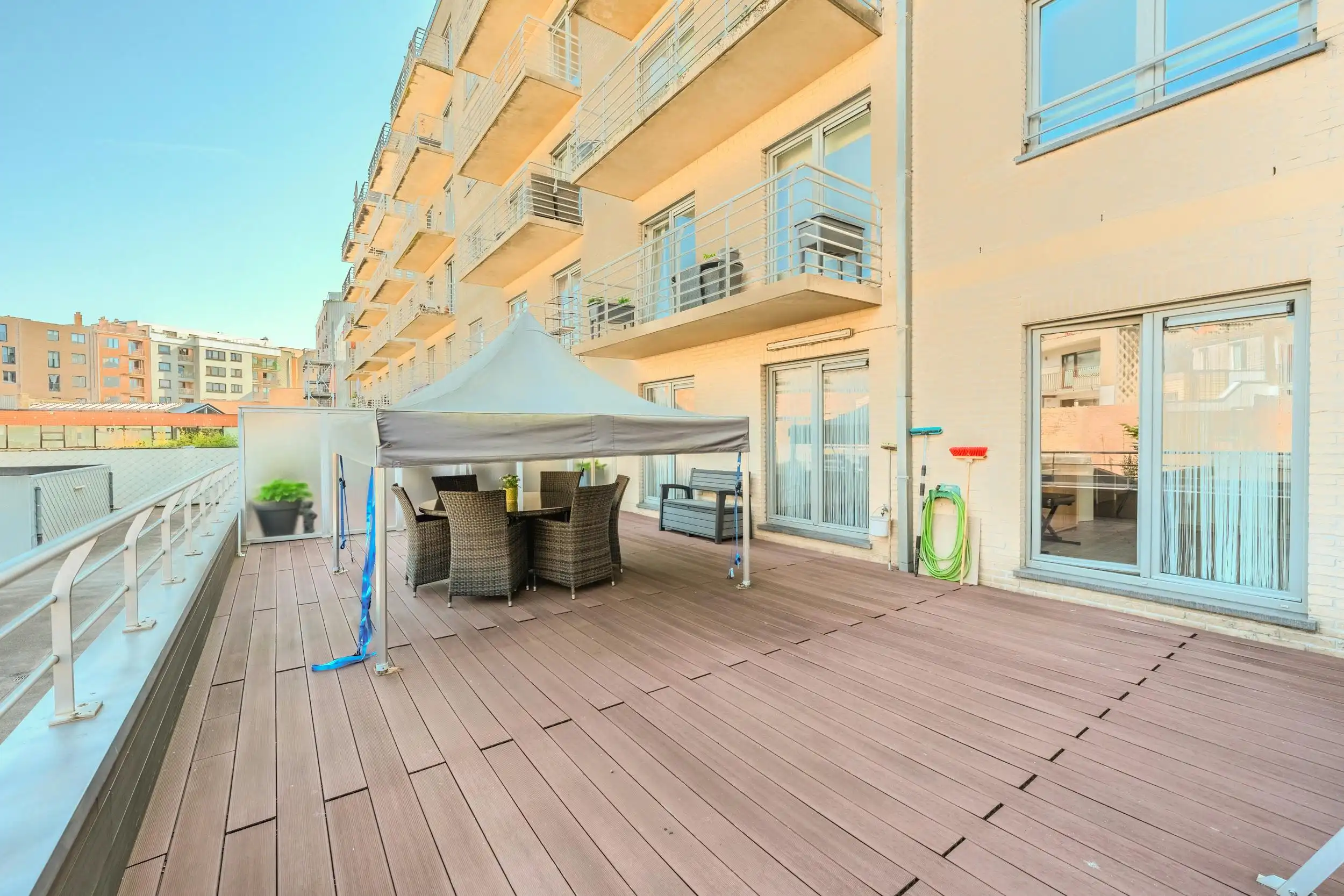 Prachtig 3-slaapkamer appartement met terras te Oostende foto {{pictureIndex}}