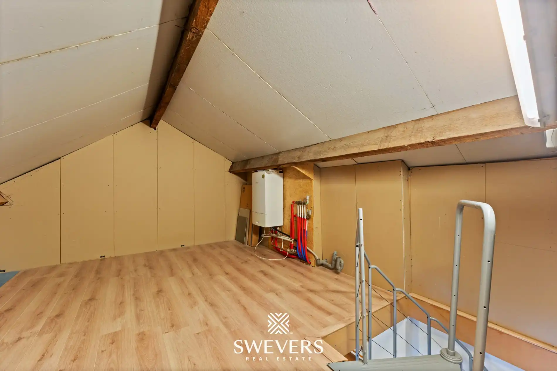 Instapklare, charmante rijwoning met terras in het groene Jesseren   foto 23