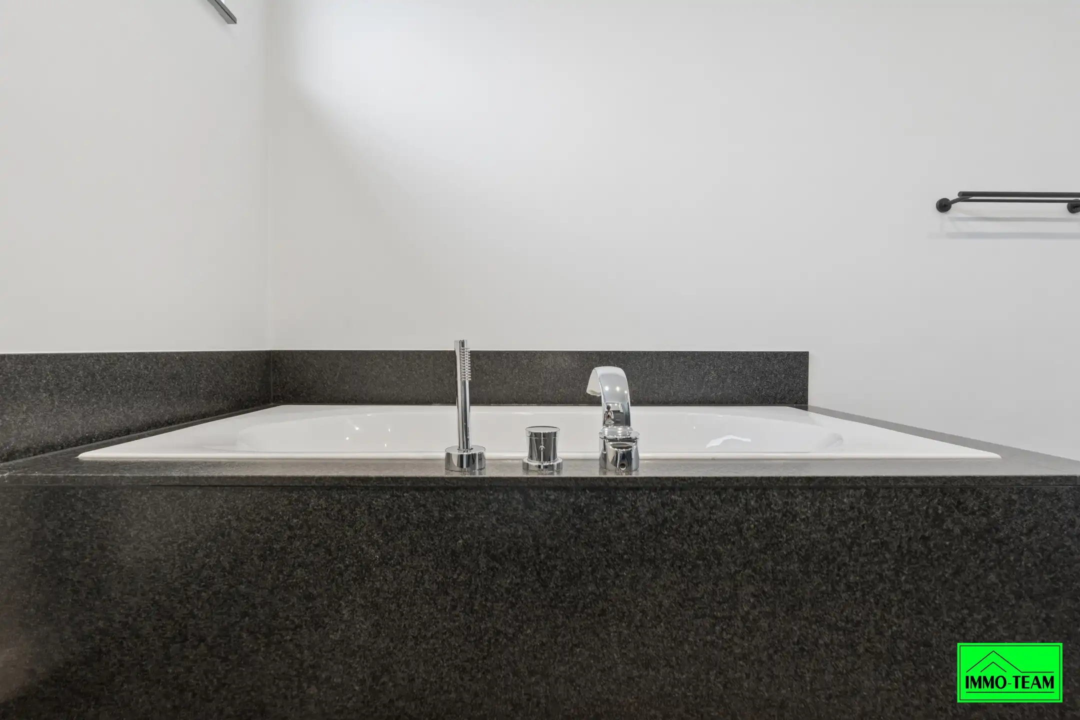 Instapklare, energiezuinige gezinswoning met tuin en garage foto 17