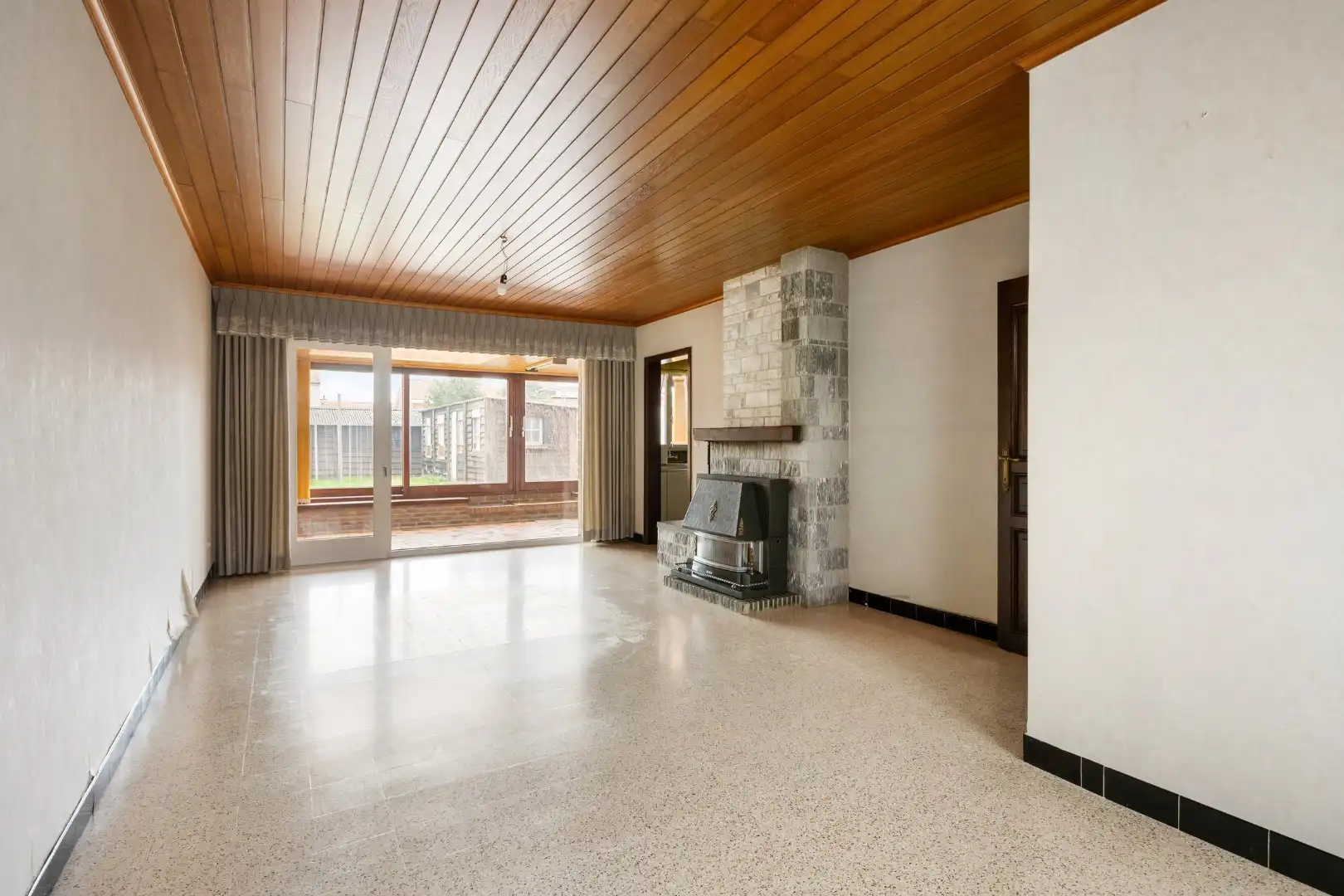 Woning met 4 slaapkamers, tuin, garage en oprit in Dadizele foto 3