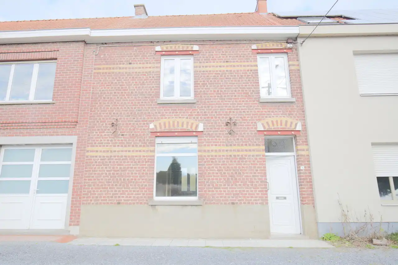 Rijwoning met terras en tuin foto {{pictureIndex}}