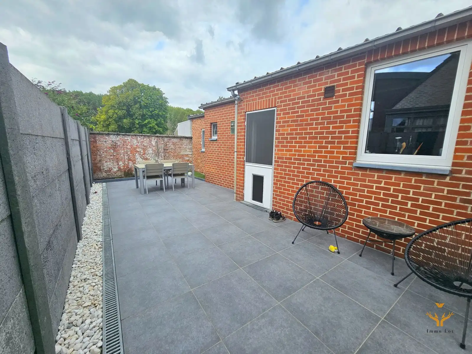 Ruime gezinswoning met tuin en garage te huur foto 13