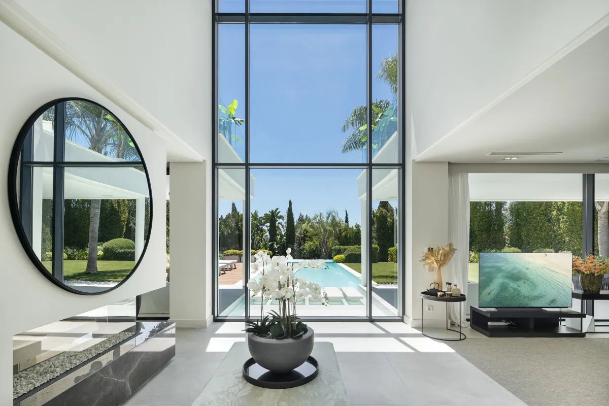 Exclusieve Award-winnende villa in Marbesa: luxe wonen op slechts stappen van het strand! foto 14
