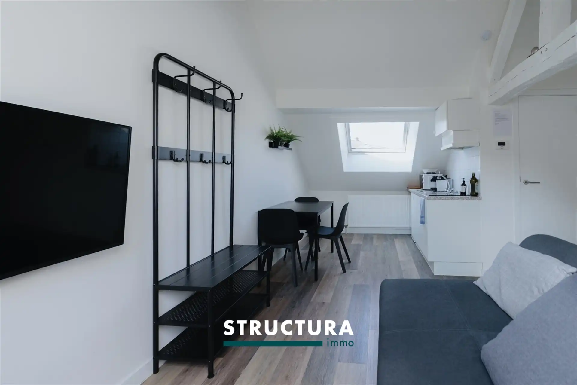 Bemeubelde studio op centrale ligging foto 4