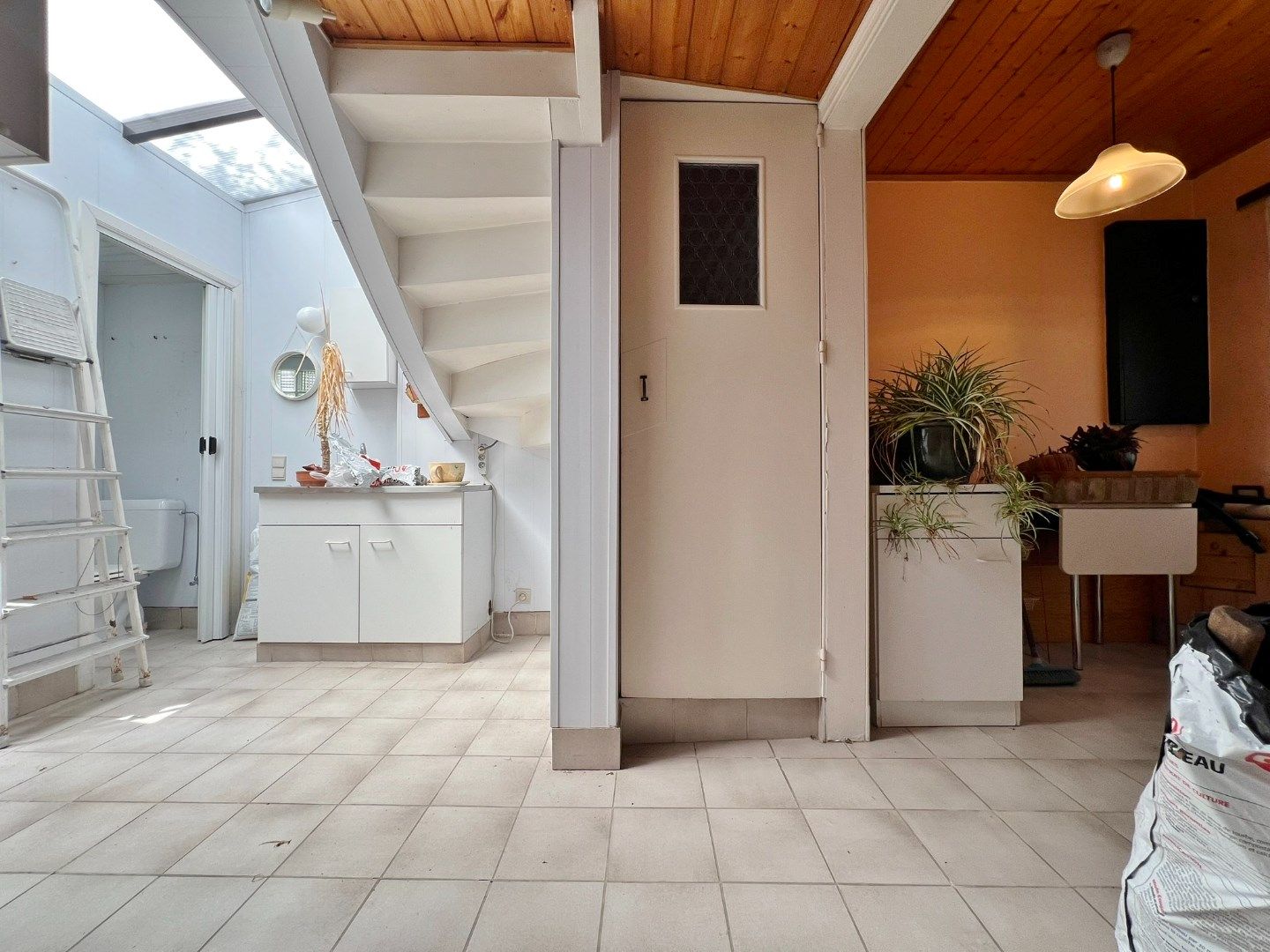 Twee te renoveren woningen met tuintje in de stadskern van Ieper foto 19